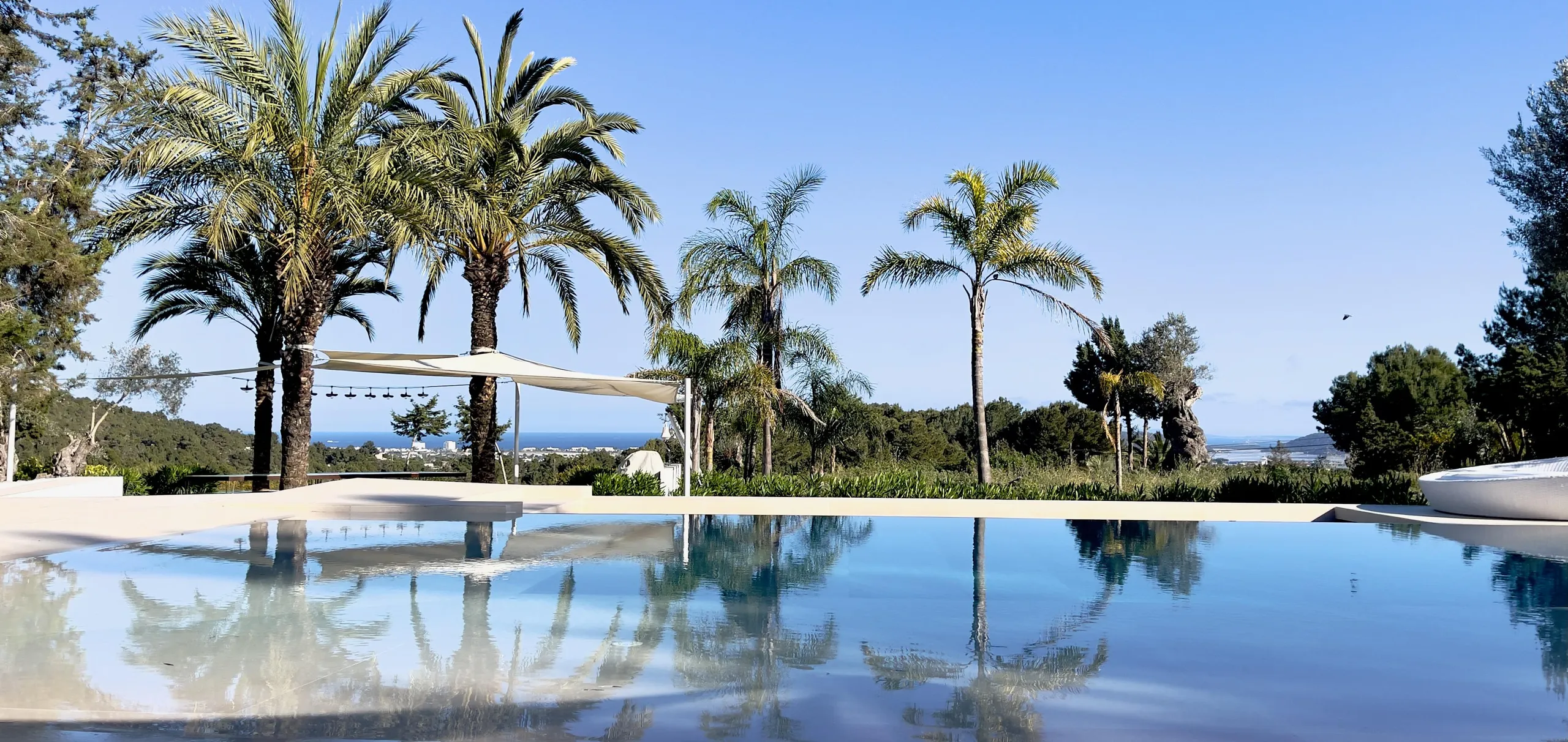 Exquisite Island Estate with Private Pool, Ocean View, and Panoramic Views — photograph 10