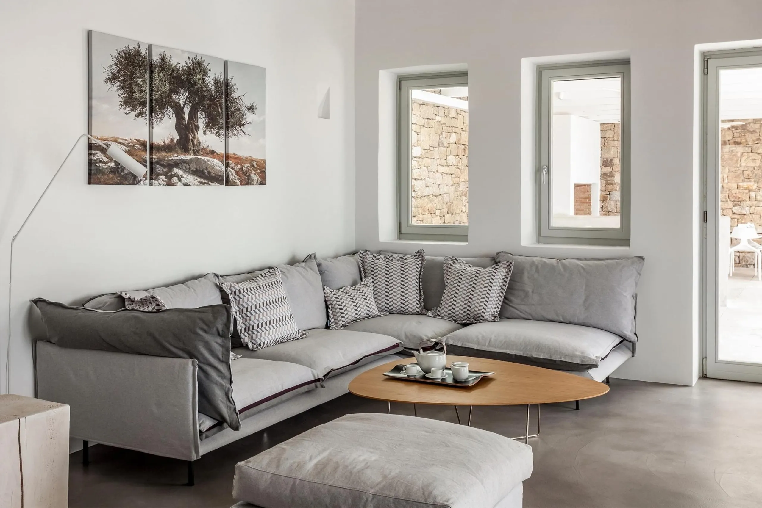 Dignified Mykonos Villa with Infinity Pool and Ocean Views — photograph 9
