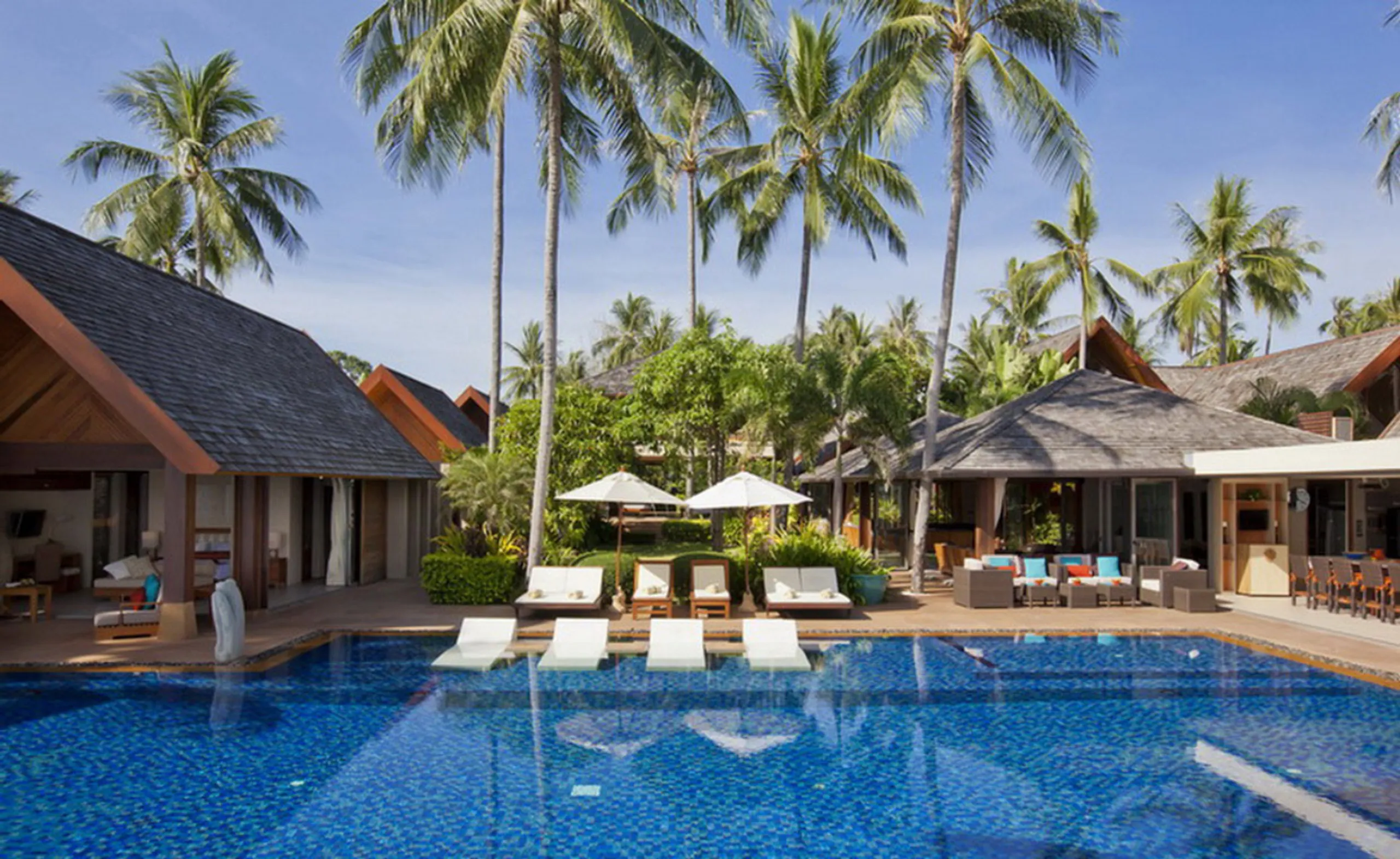 Exquisite Beachfront Villa with 22-Meter Infinity Pool, Sunset Views, and Kids Zone — photograph 3