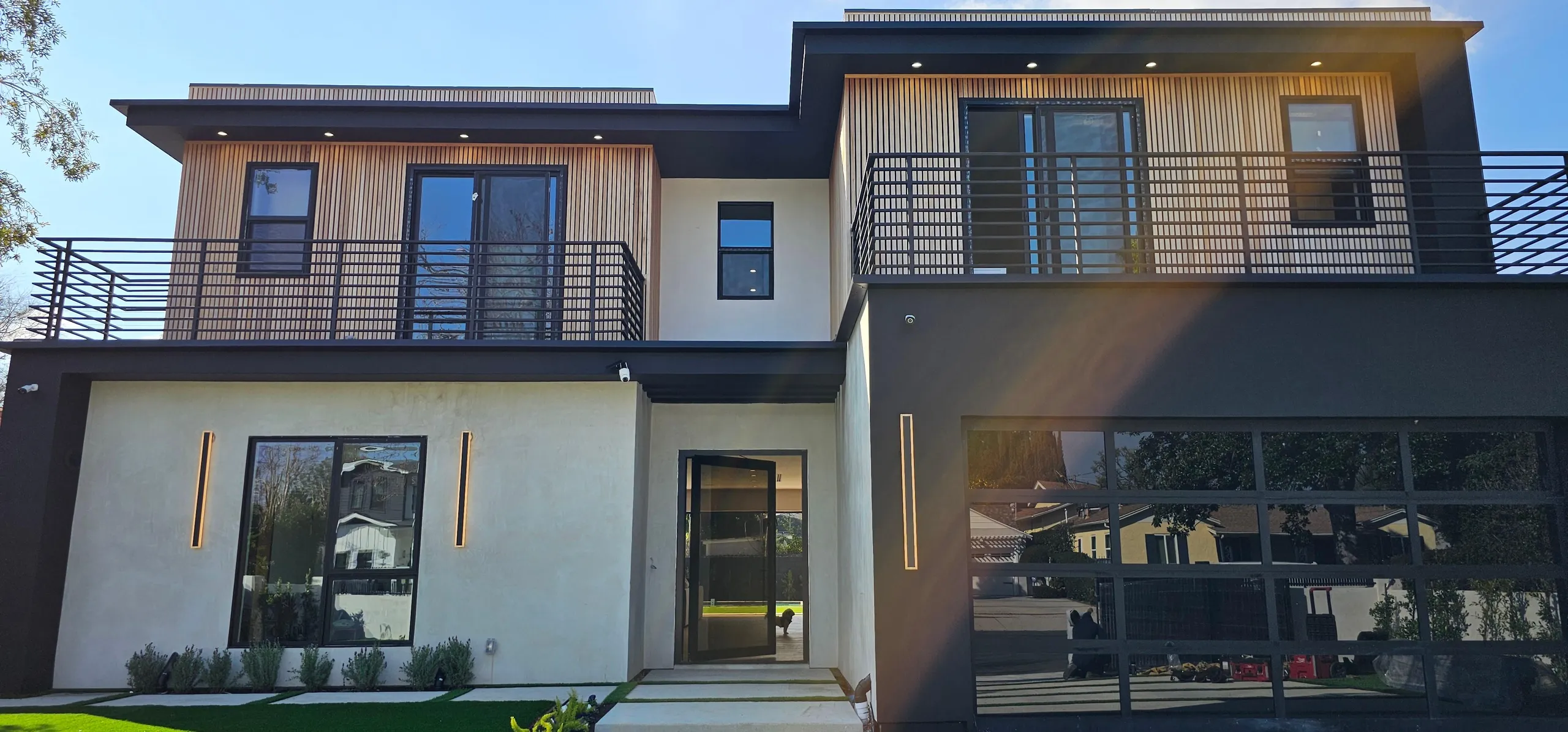 Spacious 6BR Villa in Sherman Oaks with Private Pool & Garden — photograph 12