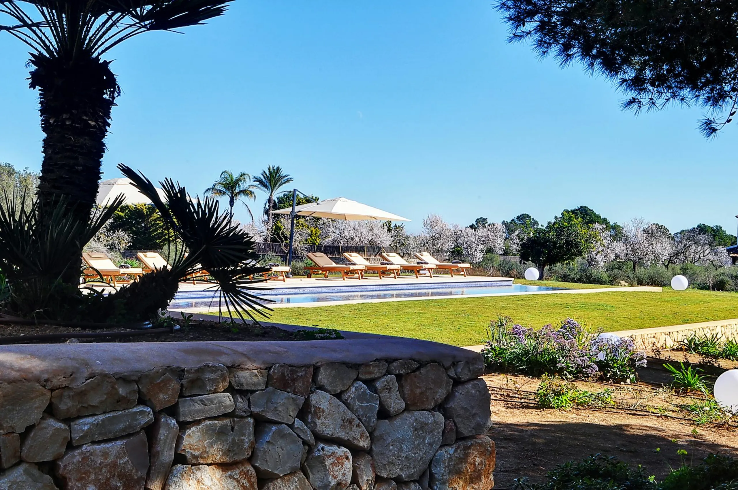 Majestic Mallorca Estate with Private Pool and Garden Grounds — photograph 6