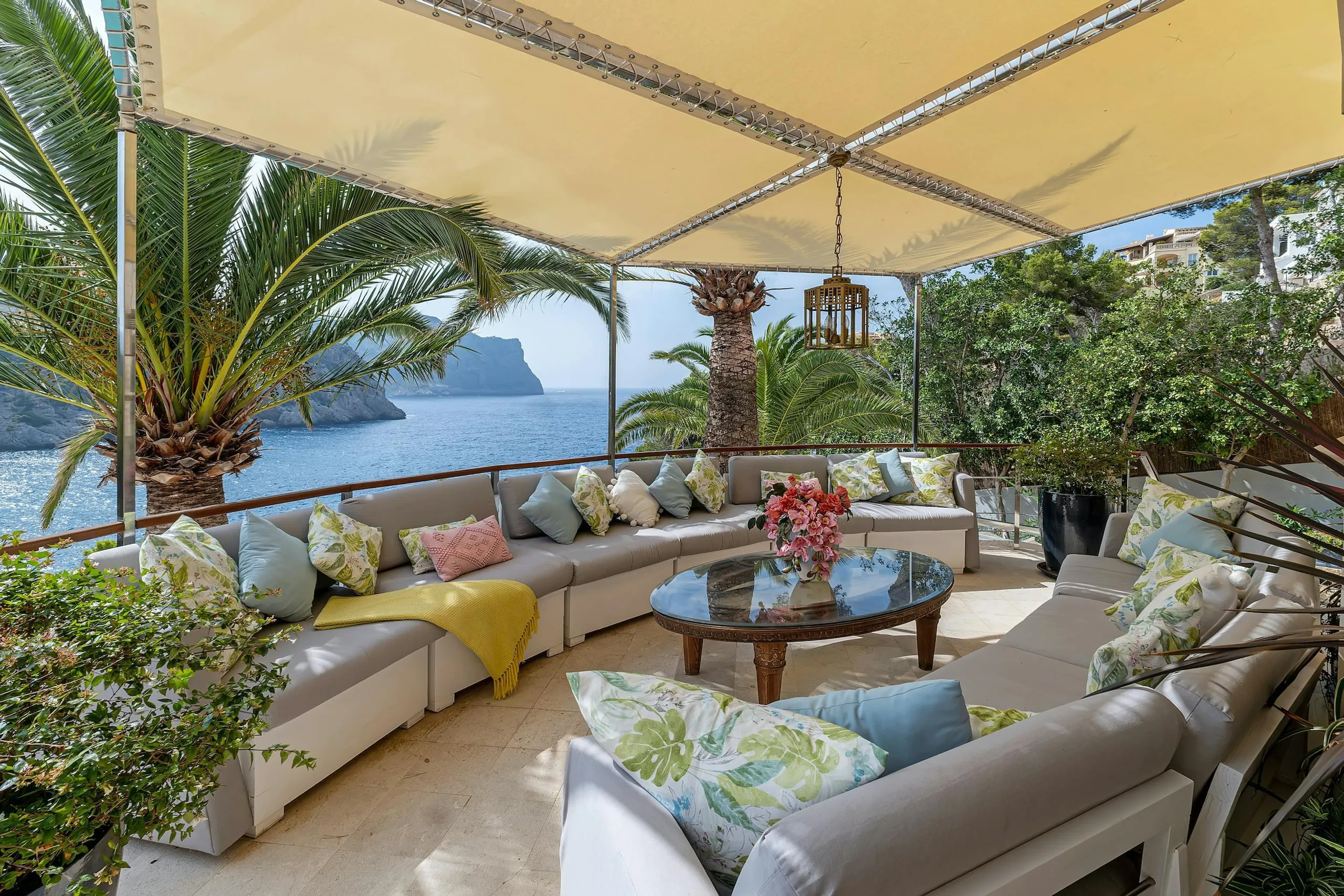Elegant Six-Bedroom Villa with Terraces, Sea Access and 360° Views — photograph 6