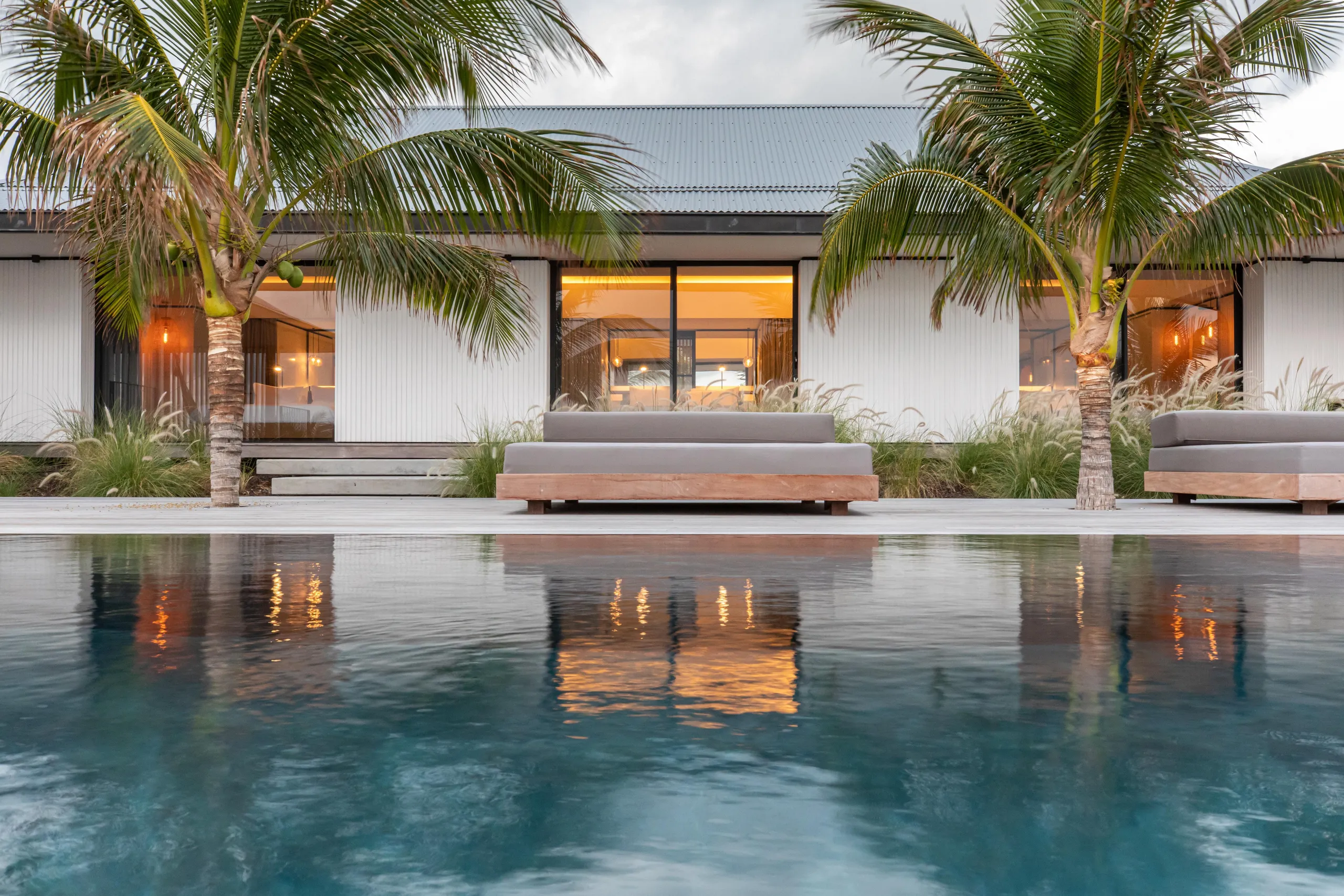 Sophisticated Oceanview Estate with Private Pool and Gourmet Kitchen — photograph 7
