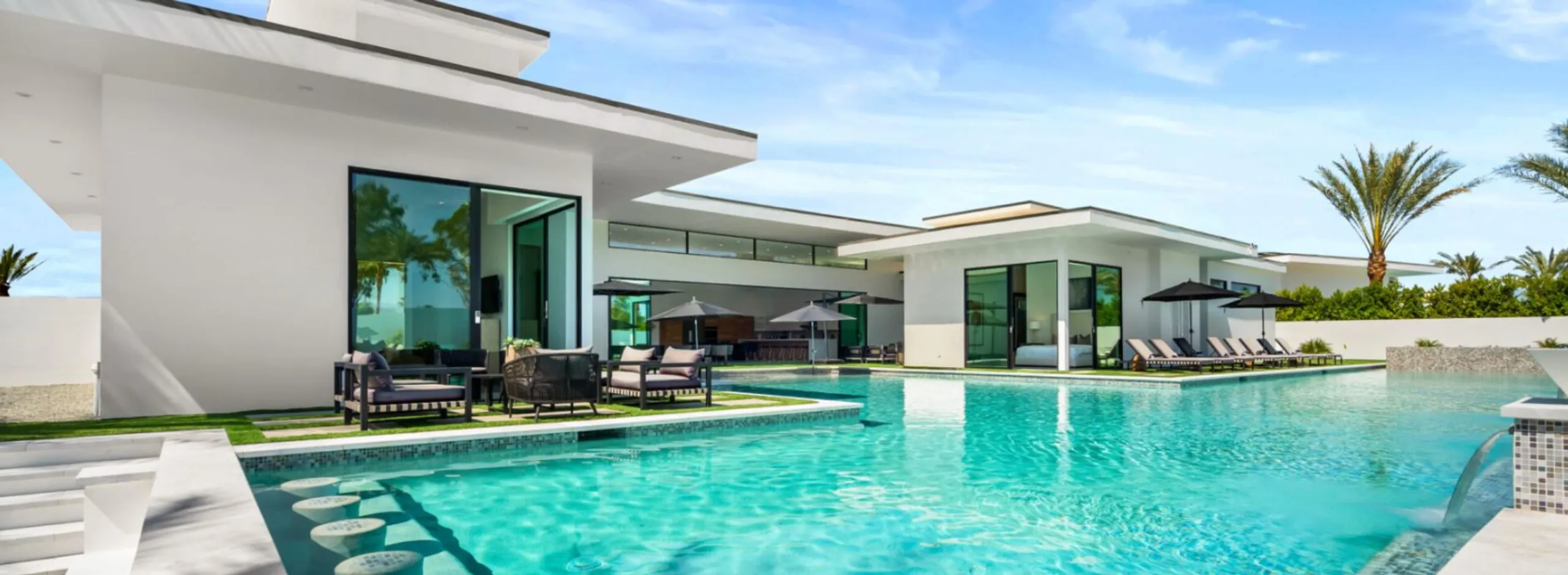 Modern Desert Villa with Private Pool, Spa and Golf Access — photograph 4