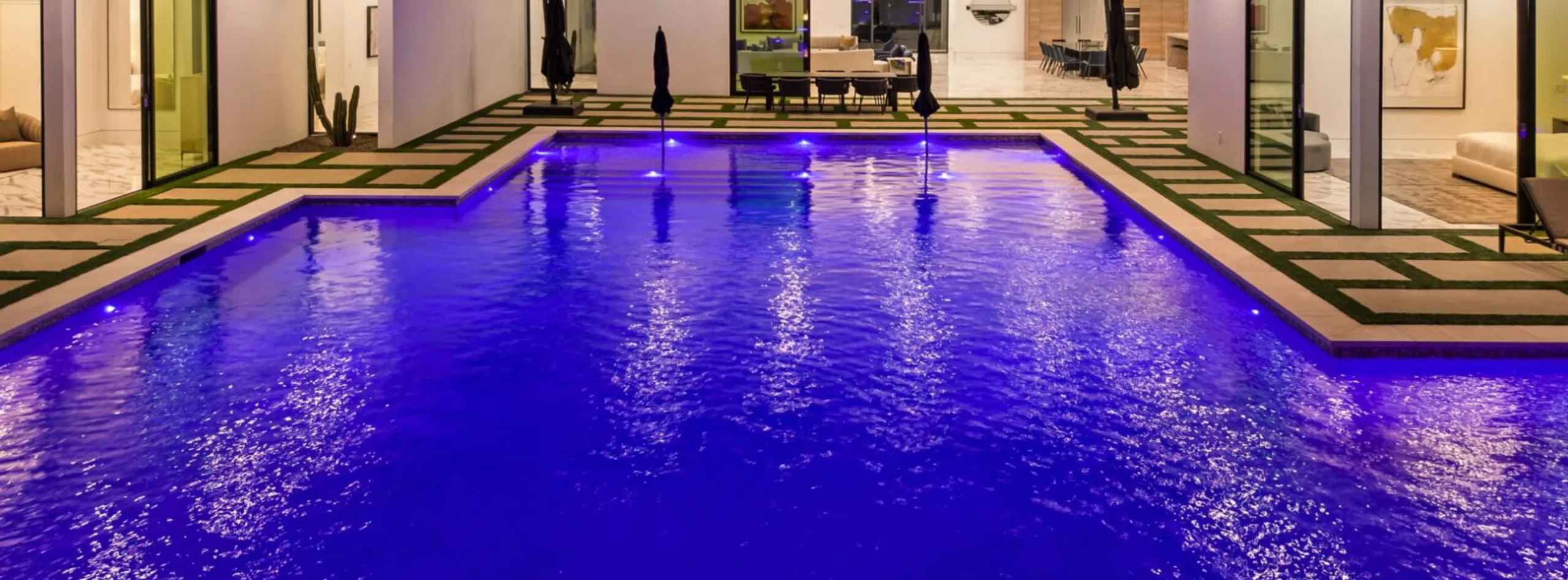Modern Desert Villa with Private Pool, Spa and Golf Access — photograph 11