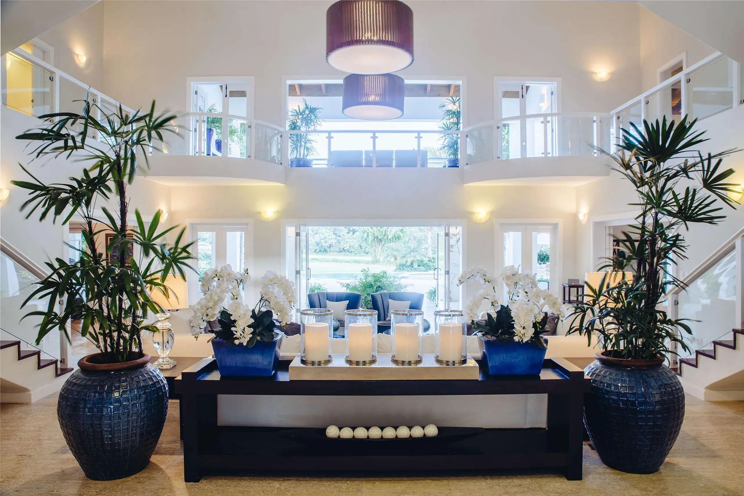 Elegant Two-Story Villa with Private Pool and Golf Course Views — photograph 8
