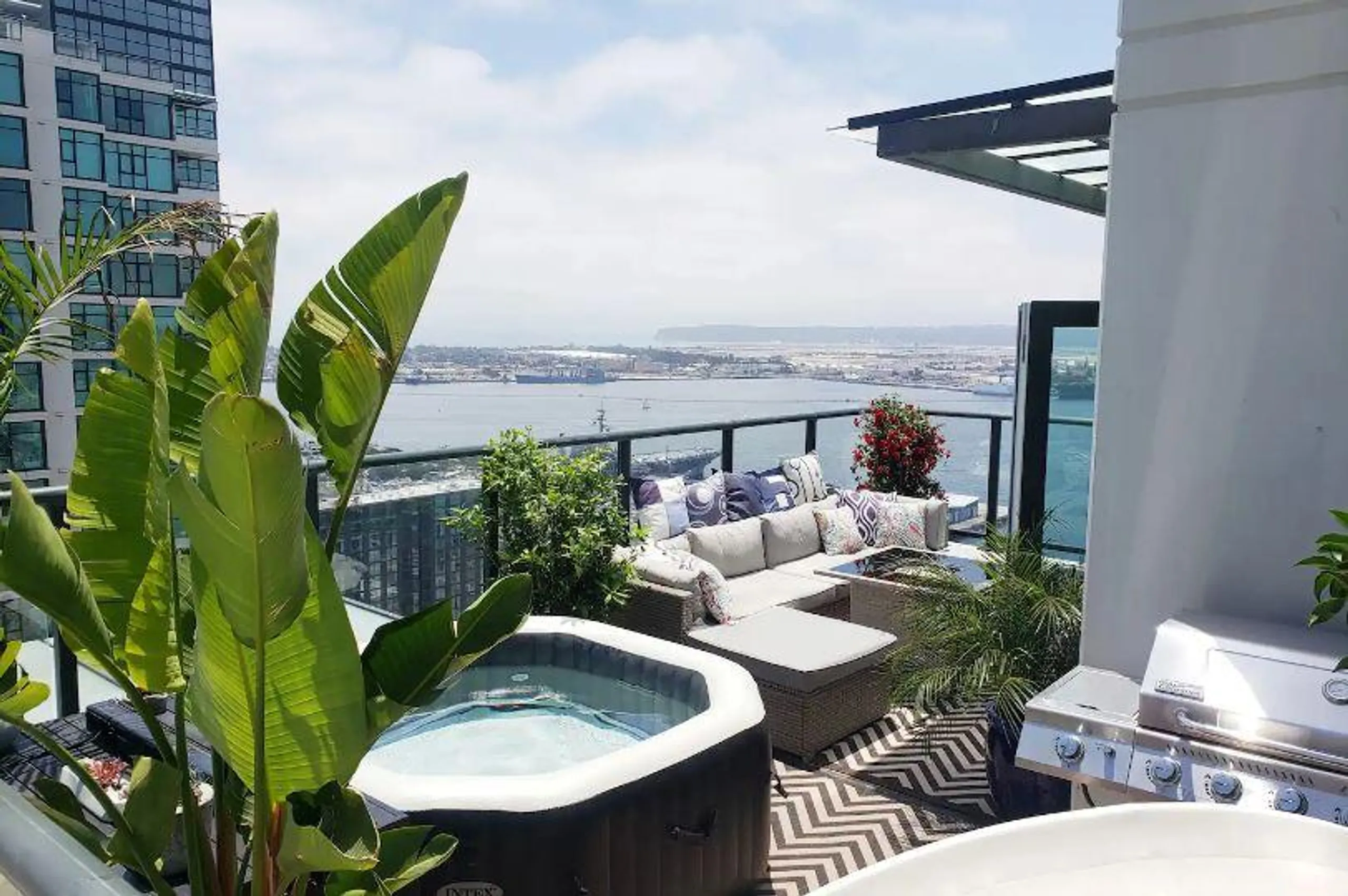 San Diego Ocean View Penthouse with Hot Tub and Amazing Views — photograph 8