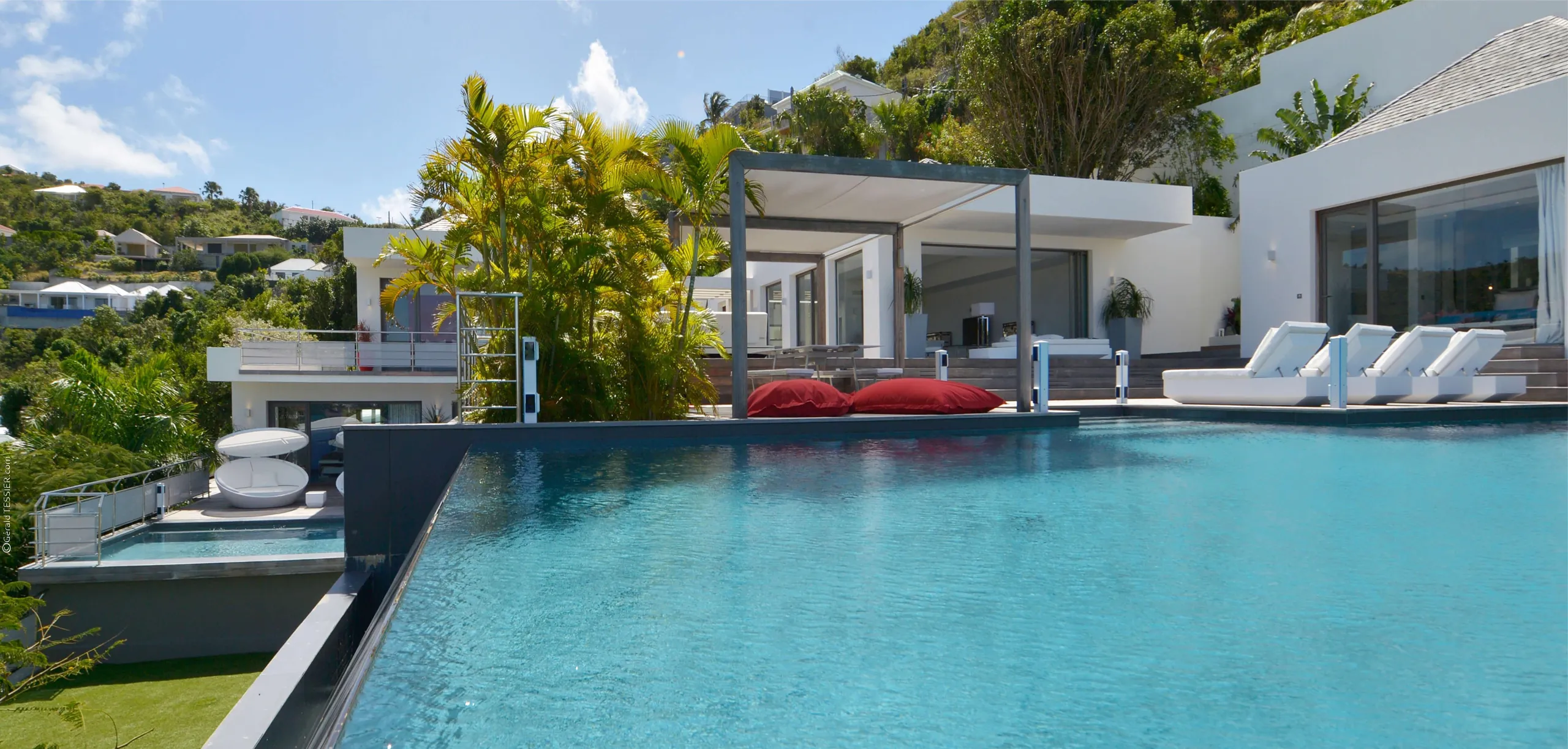 Luxury Villa Oasis: Serene Hillside Retreat with Infinity Pool in St-Barts — photograph 7