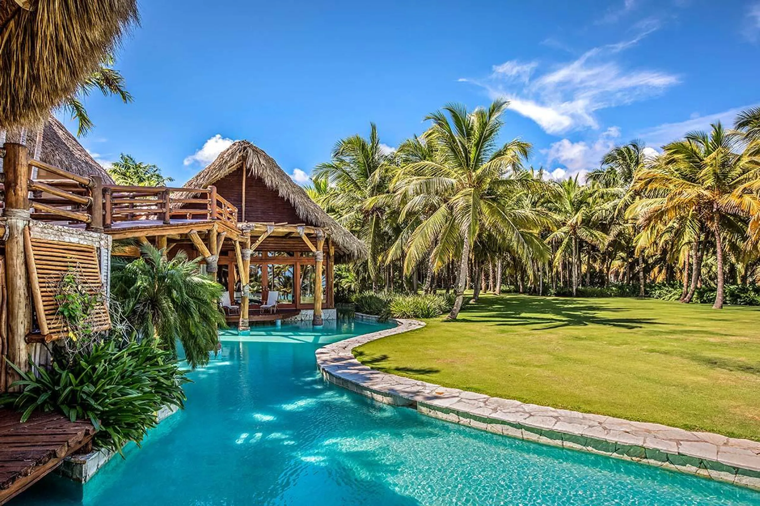 Ocean Front Punta Cana Villa with Private Pool and Walks to Beach — photograph 2
