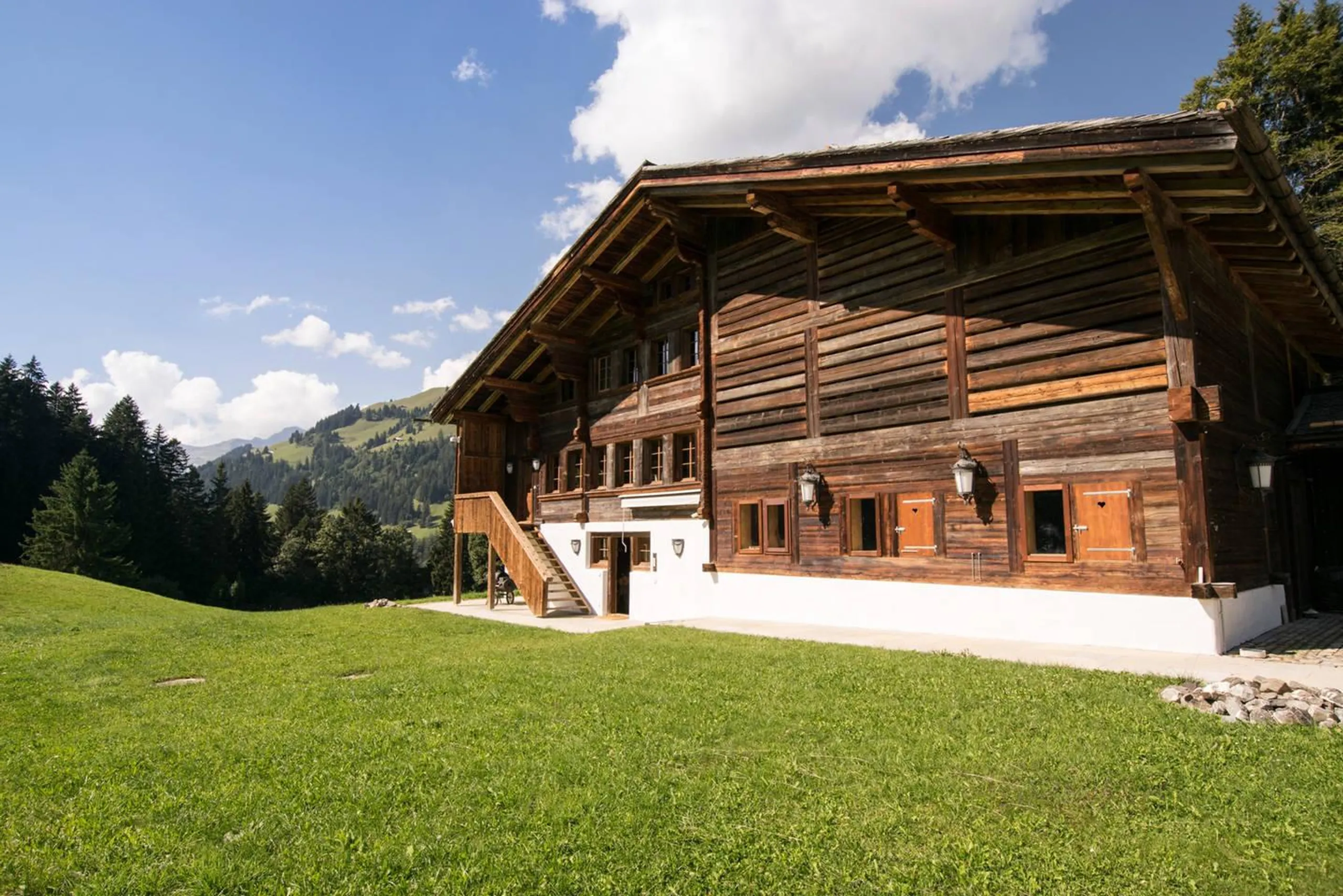 Sumptuously Furnished Saanen Farmhouse with Fireplace and Jacuzzi Tub — photograph 3