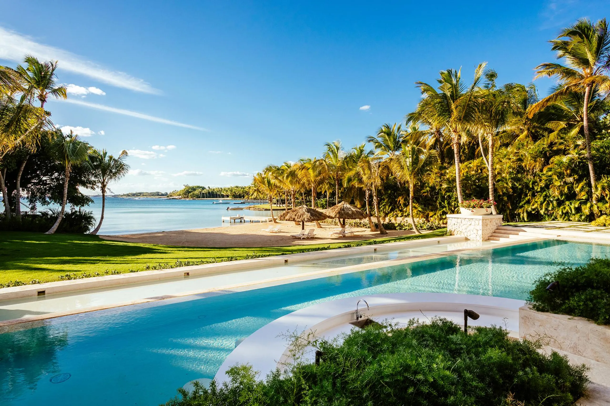 Elite Casa de Campo Sanctuary with Private Pool and Majestic Sea Views — photograph 2
