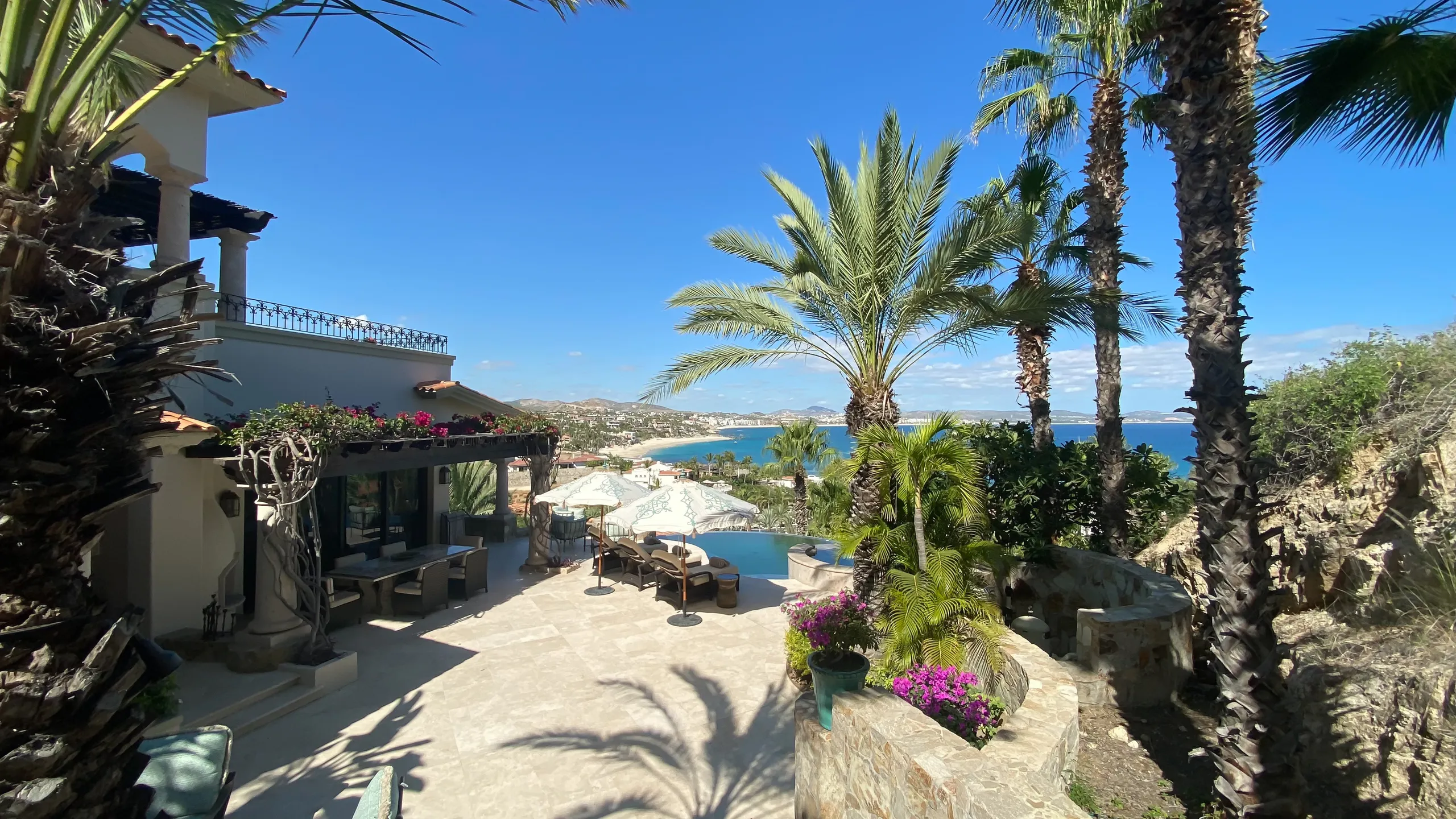 Seaside Villa in Los Cabos with Private Infinity Edge Pool & Beach Access — photograph 4