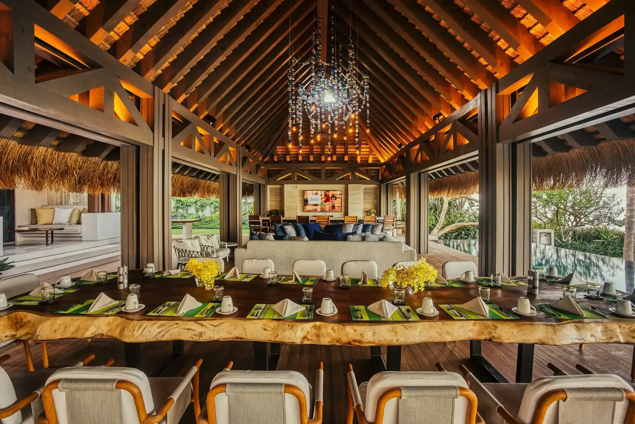 Splendid Ranchos Estates Beachfront Villa with Private Pool and Beach Views — photograph 8