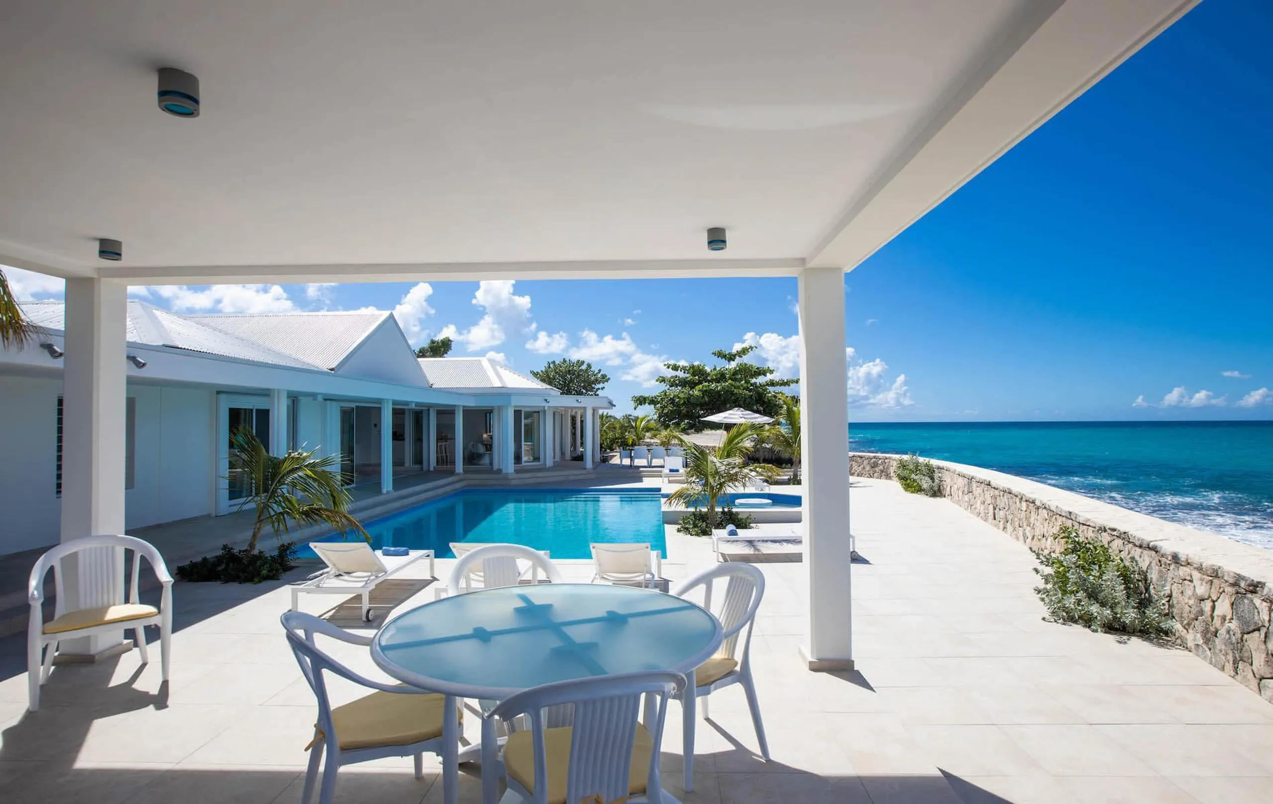 Contemporary Plum Bay Beach Front Villa with Private Pool VILLAWAY® — photograph 12