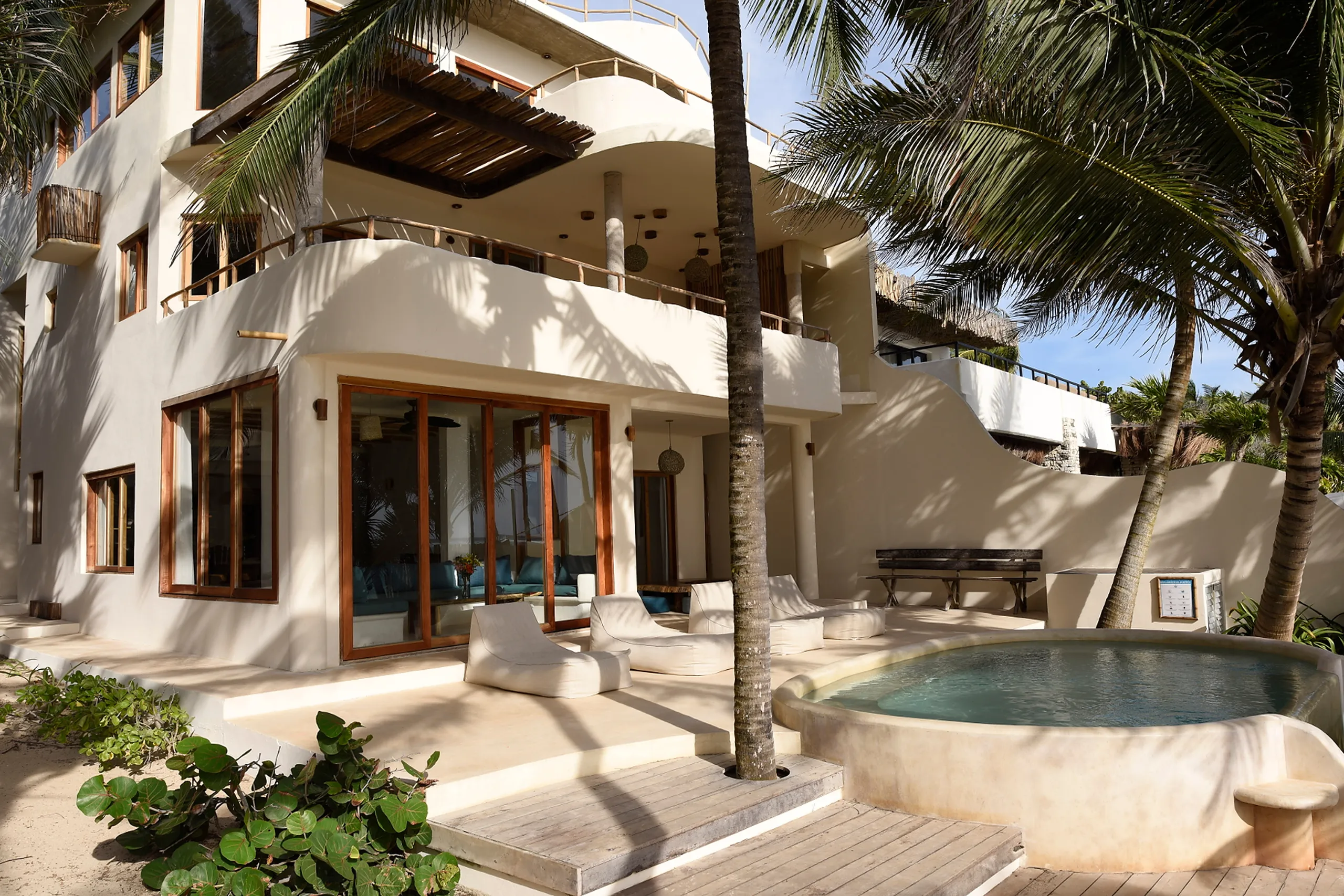 Grand Beachfront Villa in Tulum with Pool & Ocean Views — photograph 10