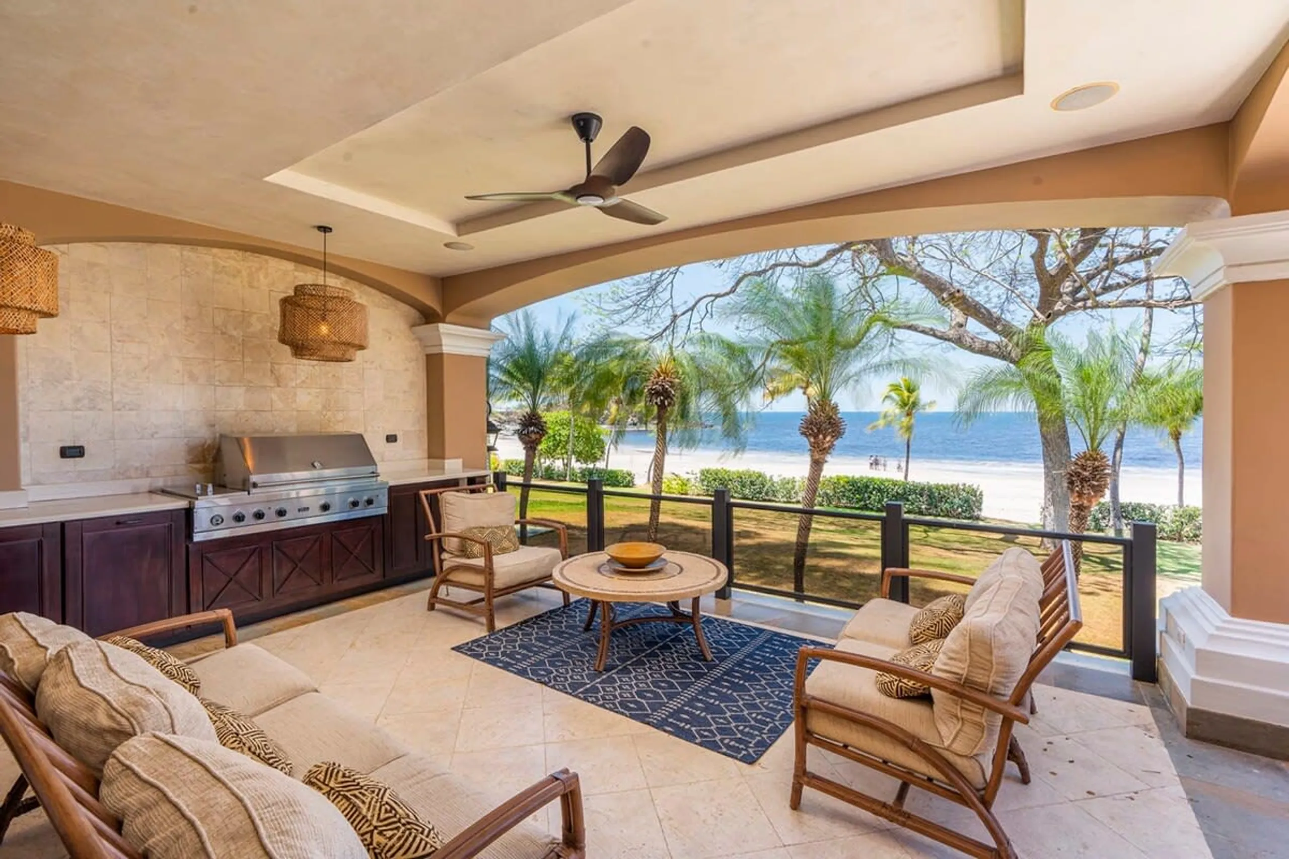 Prestigious Oceanfront 6-Bedroom Mansion with Private Infinity Pool and Panoramic Ocean Views — photograph 8