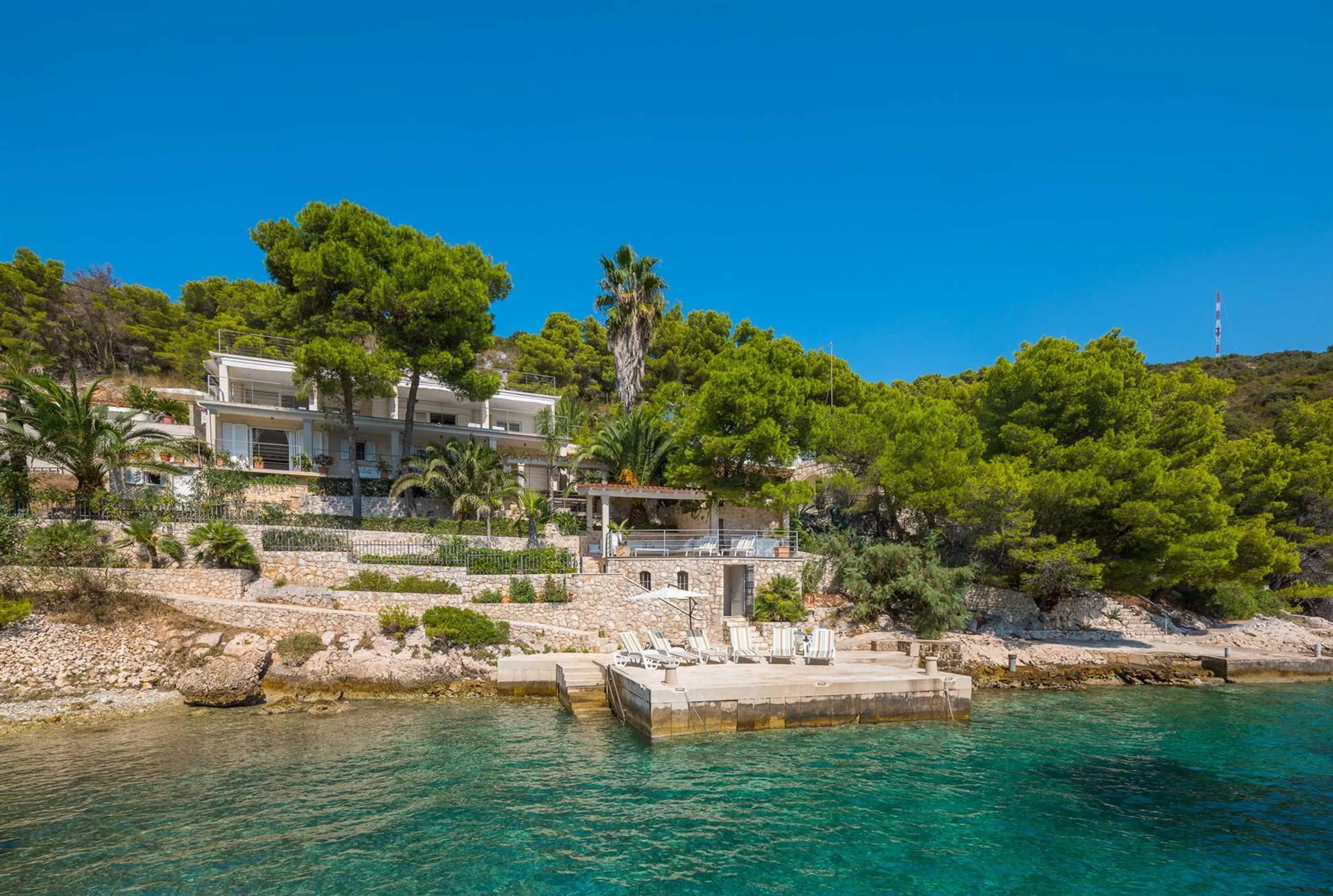 Seaside Villa with Private Pool and Boat Berth in Idyllic Uljeni Bok Bay — photograph 2