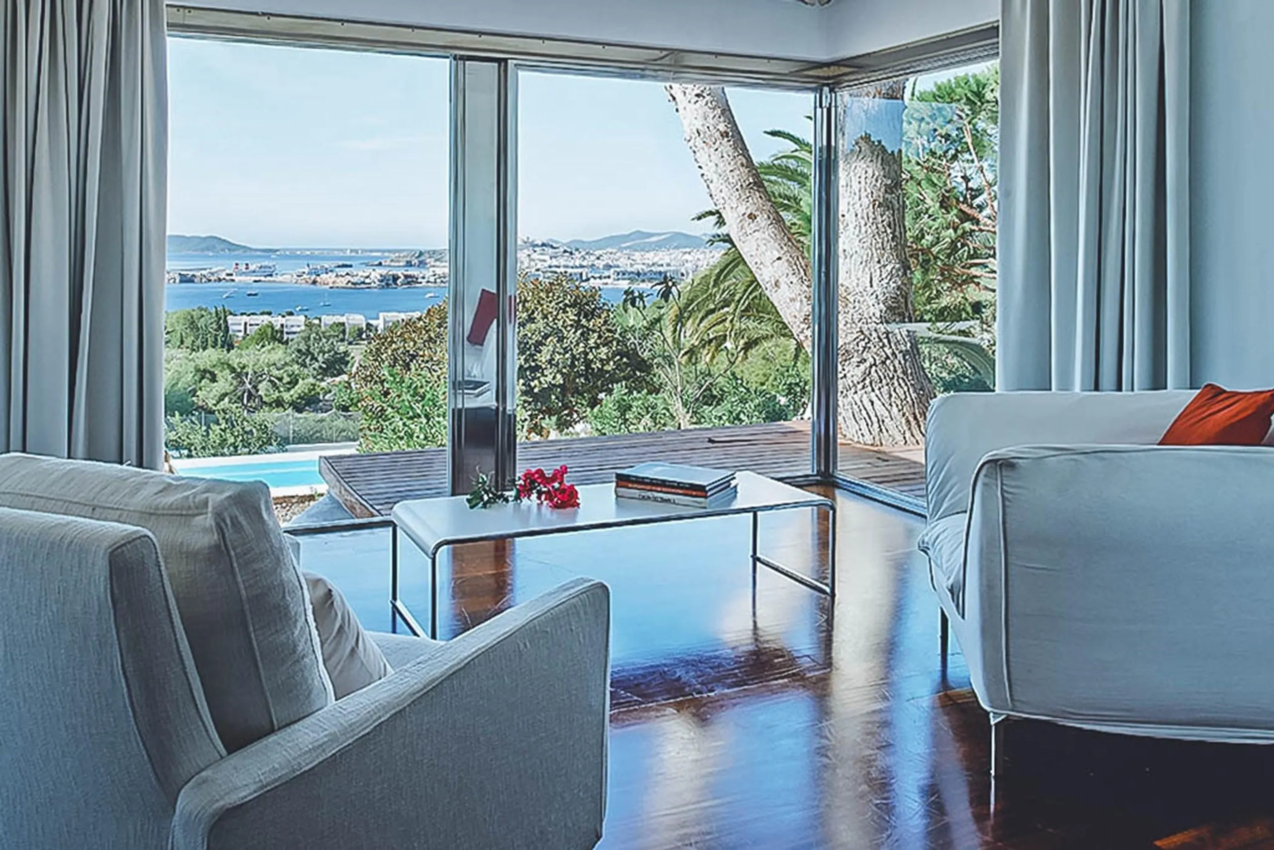 Gleaming Luxury Villa with Pool and Spectacular Views of Talamanca Bay — photograph 6