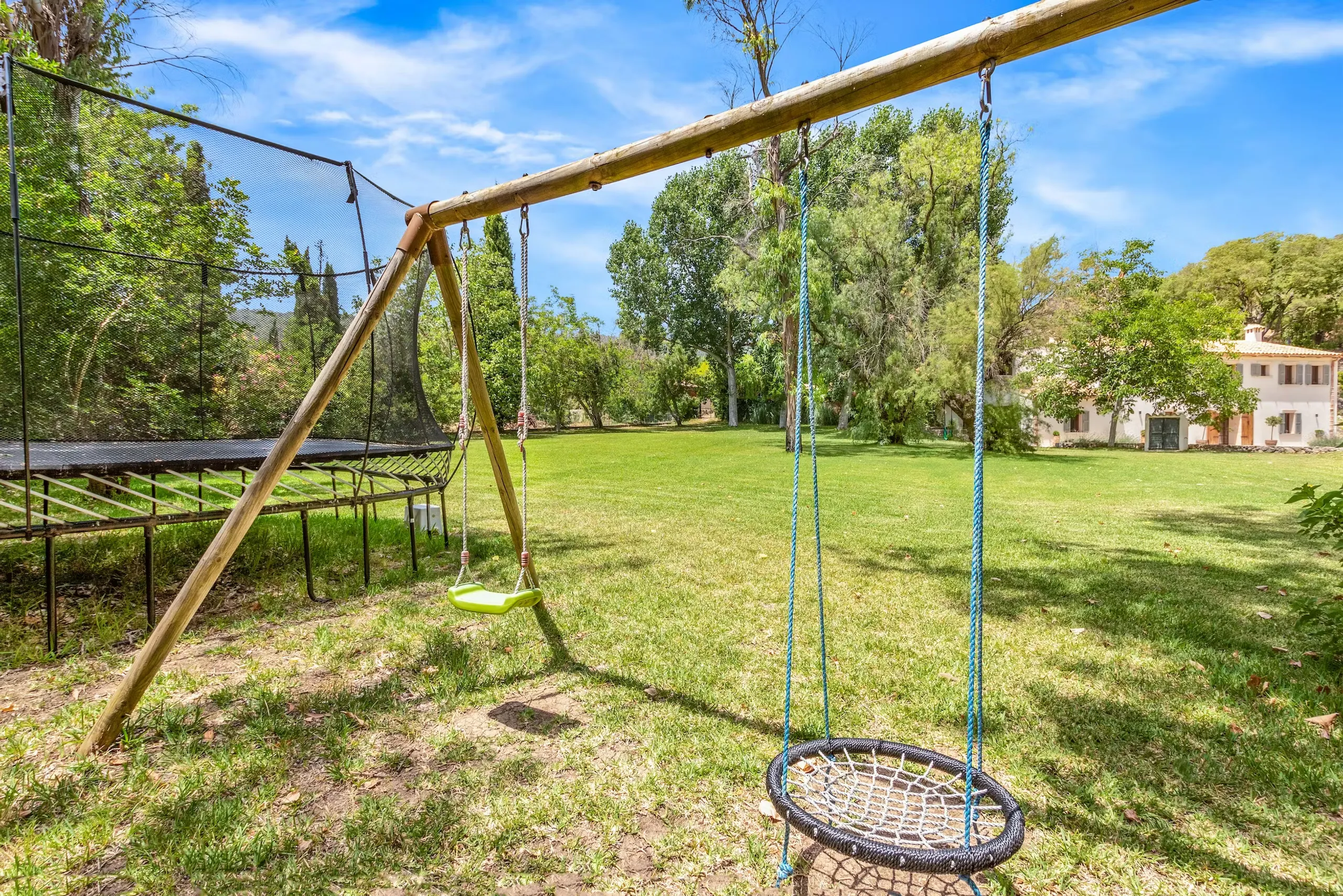 Rustic-Luxe Countryside Escape with Private Pool and Stunning Lush Gardens — photograph 8