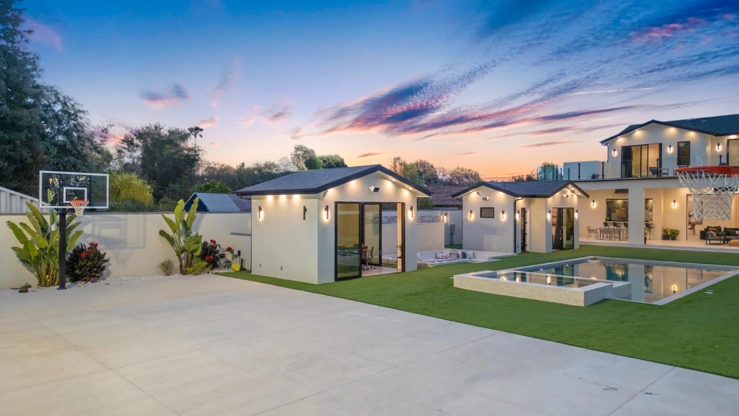 Majestic 7-Bedroom Gated Woodland Hills Estate with Theater, Pool & Guest Homes — photograph 10