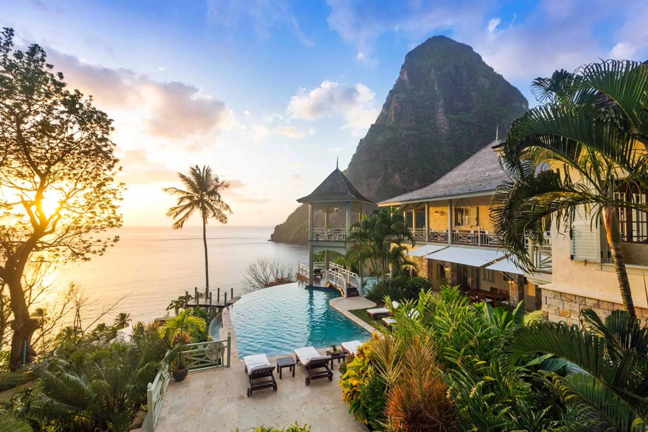 Majestic 5BR Villa with Private Pool and Incredible Views of Petit Piton, Belle Vue