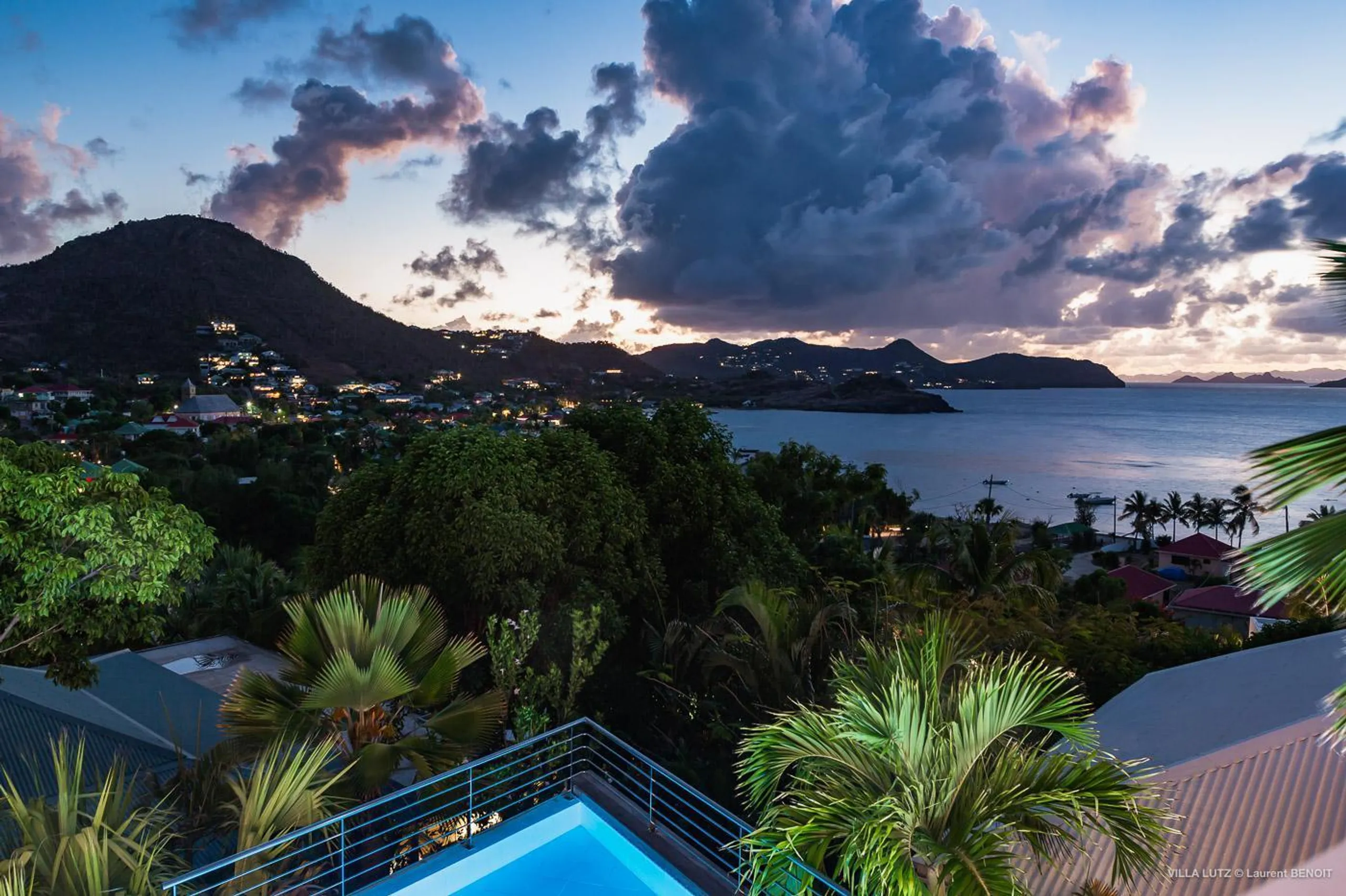 Luxurious Lorient Estate with Private Pool and Ocean Views — photograph 6