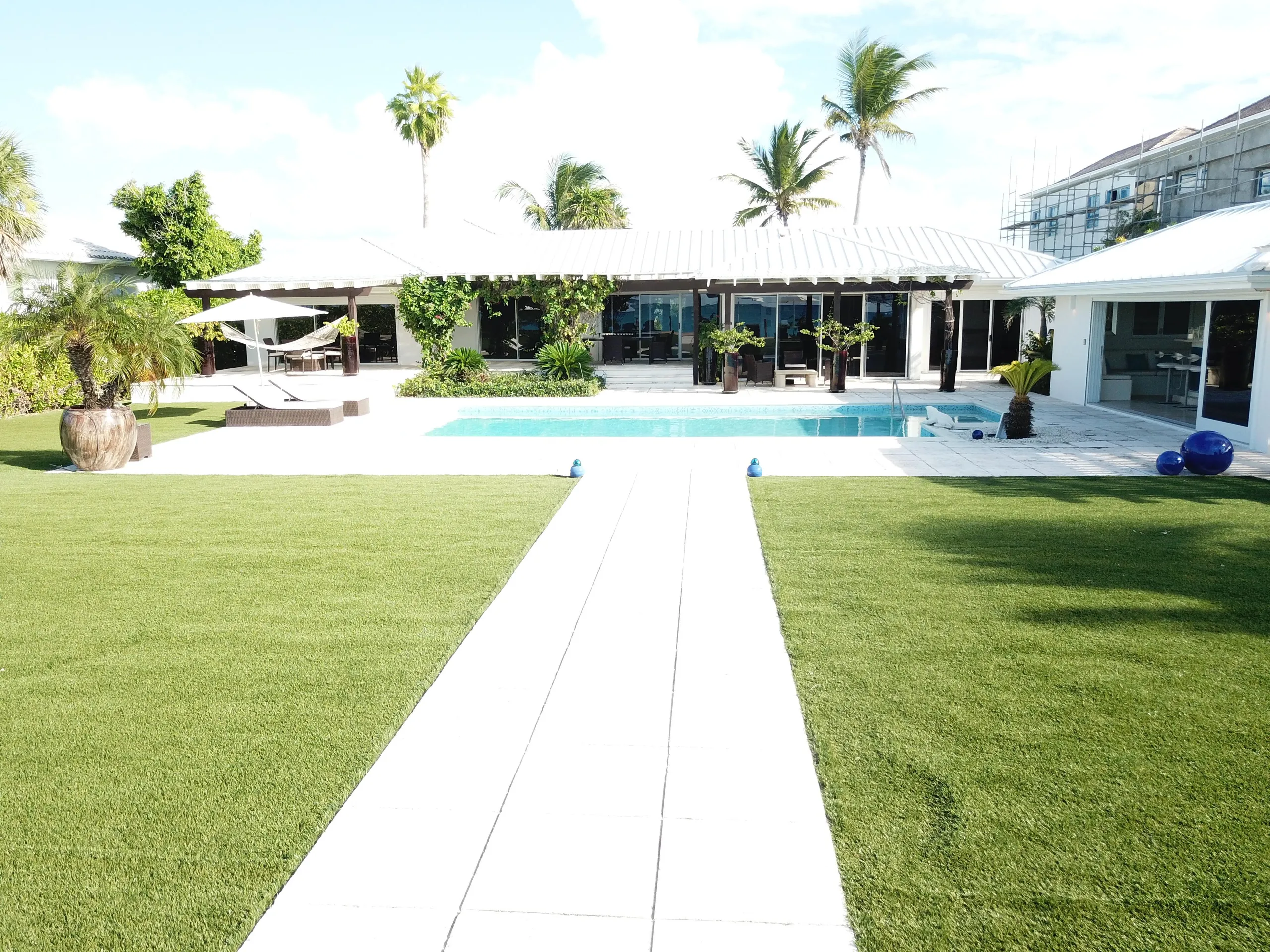 Charming Grace Bay Villa with Private Pool and Pristine Beachfront Views — photograph 10