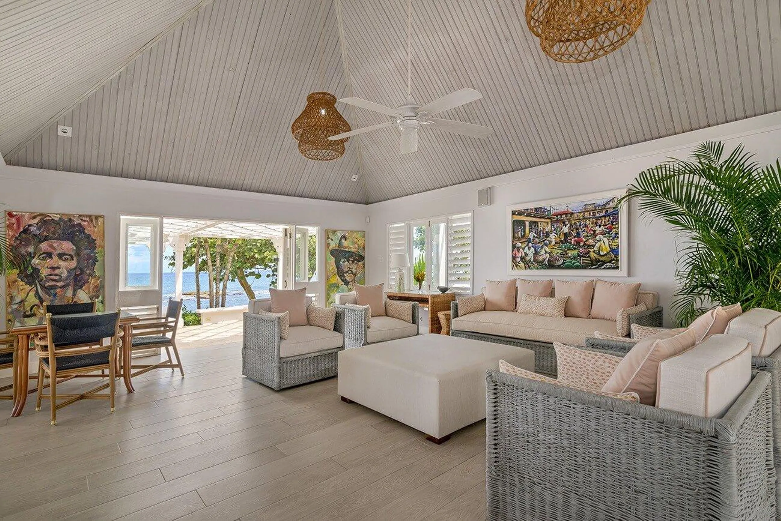 Elegant Beachfront Villa in Montego Bay with Private Pool and Hot Tub — photograph 8