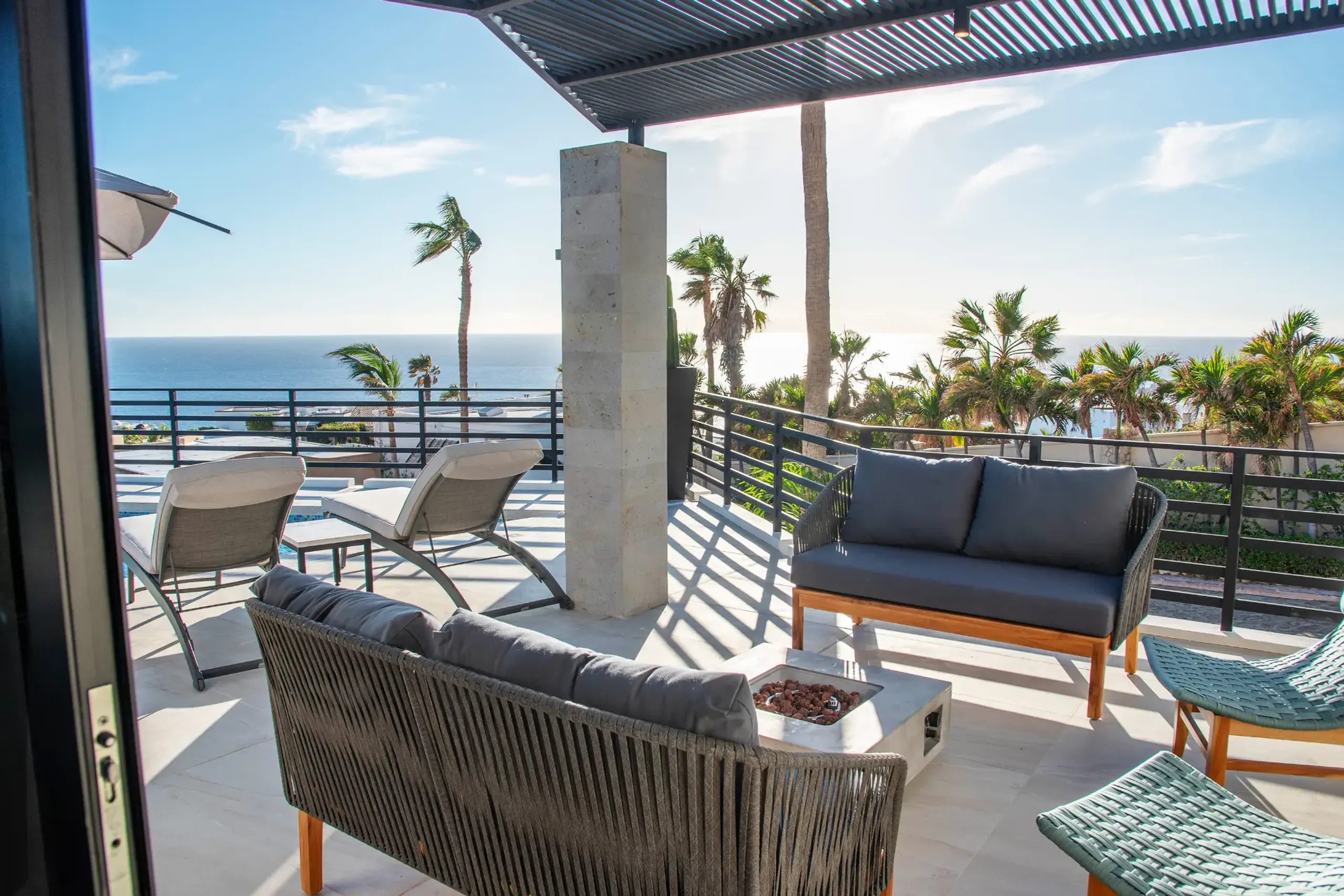 Chic 6 Bedroom Villa with Private Pool with Ocean Views in Cabo San Lucas — photograph 9