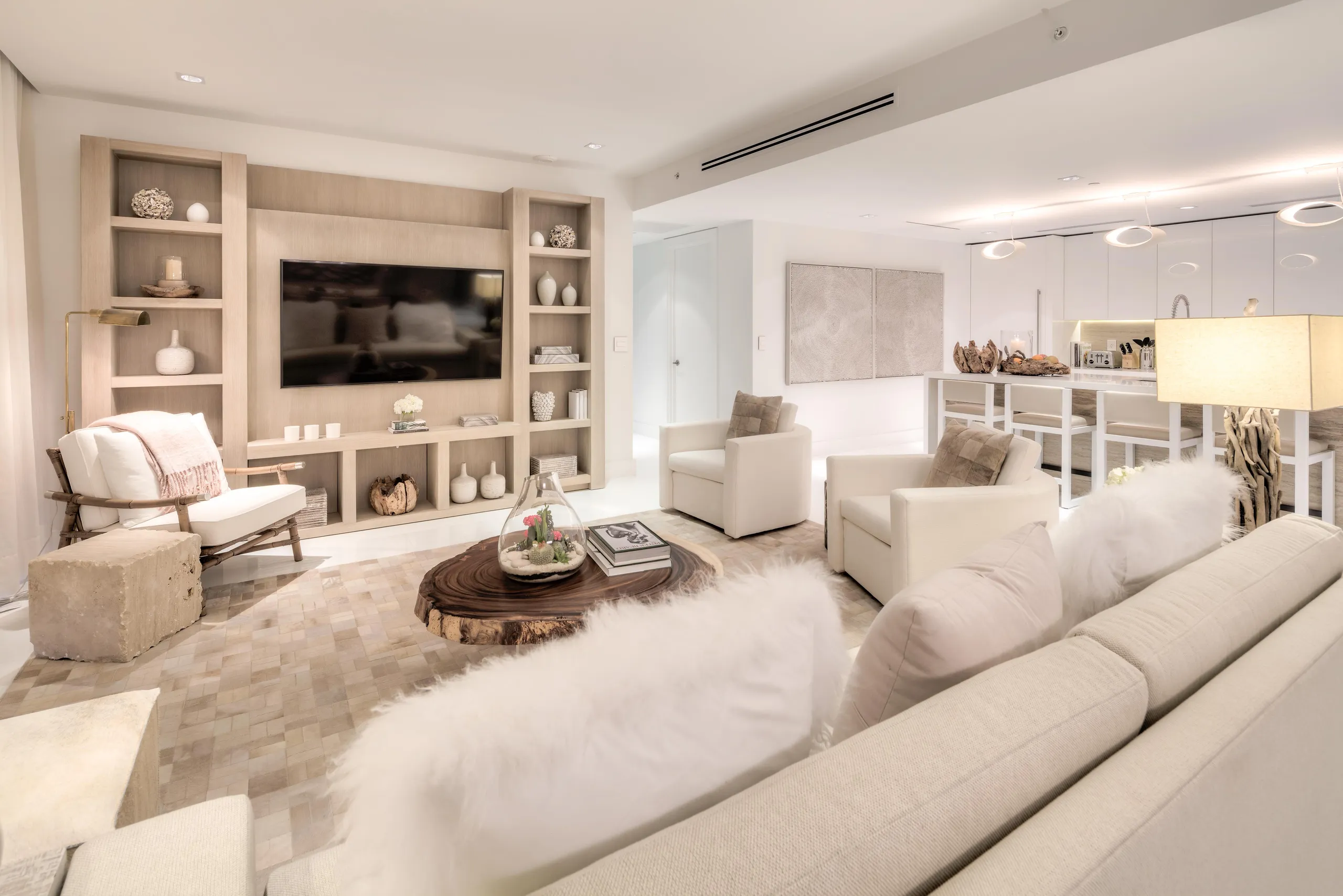 Luxury Miami Penthouse with Ocean Views at Every Angle — photograph 2