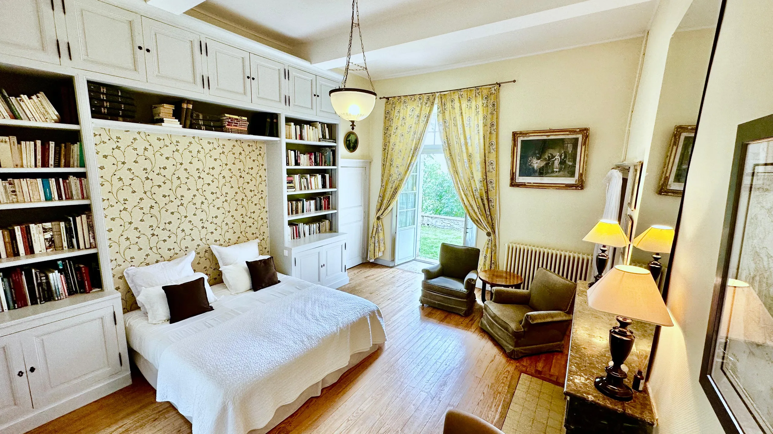 Gascony Hidden Luxury Retreat with 12-BR and Outdoor Pool — photograph 11