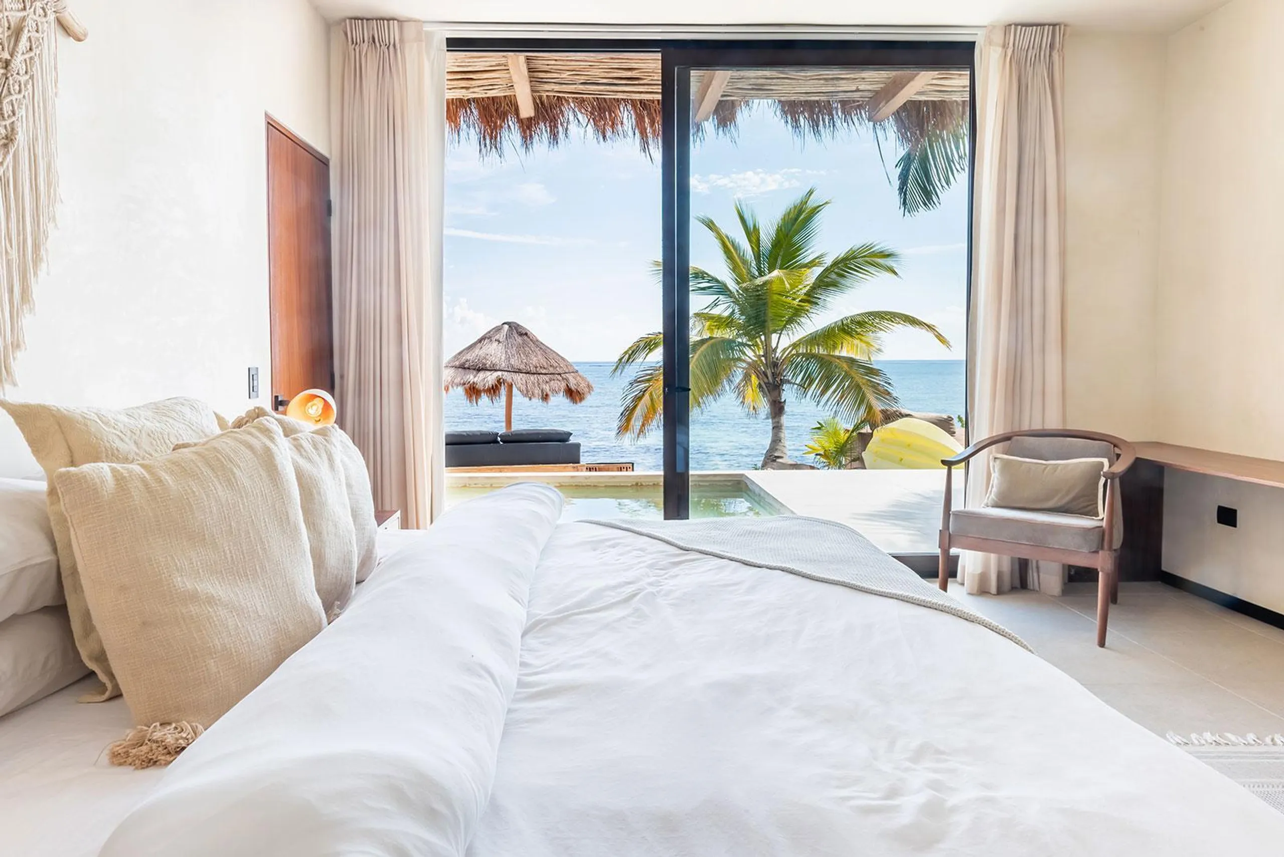Exquisite Luxe Beach Retreat with Private Pool and Ocean Views — photograph 8