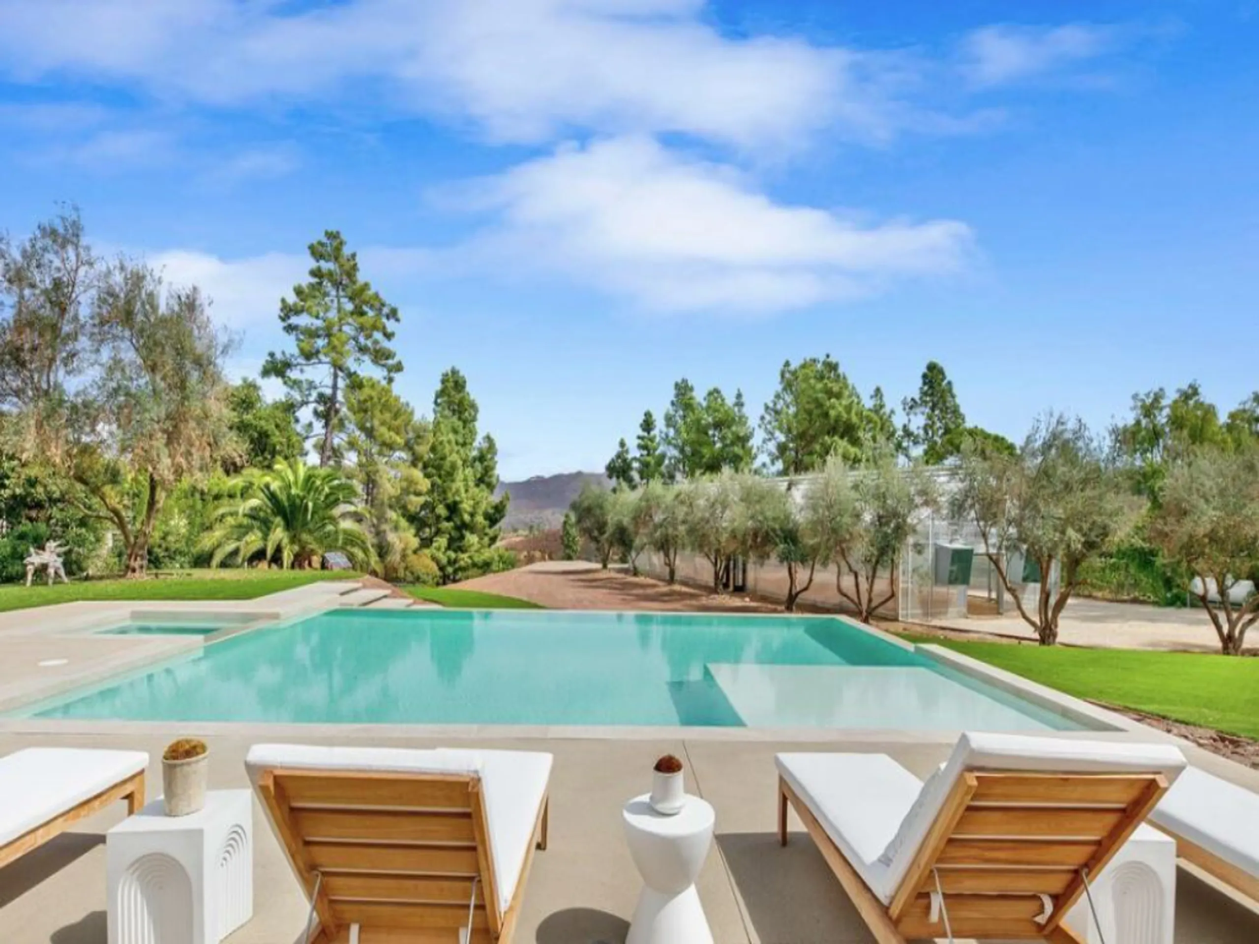 Architectural Malibu Farmhouse with Creative Studio, Pool & Two-Acre Ground — photograph 3