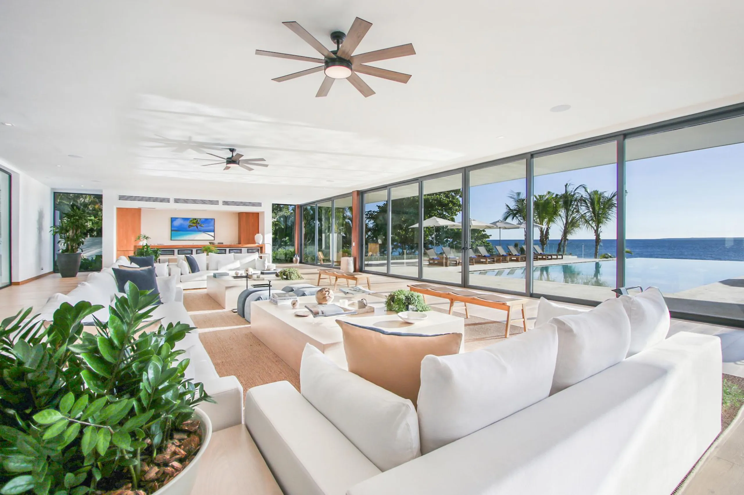Sumptuous 12BR Sanctuary with Private Pool and Stunning Views — photograph 9