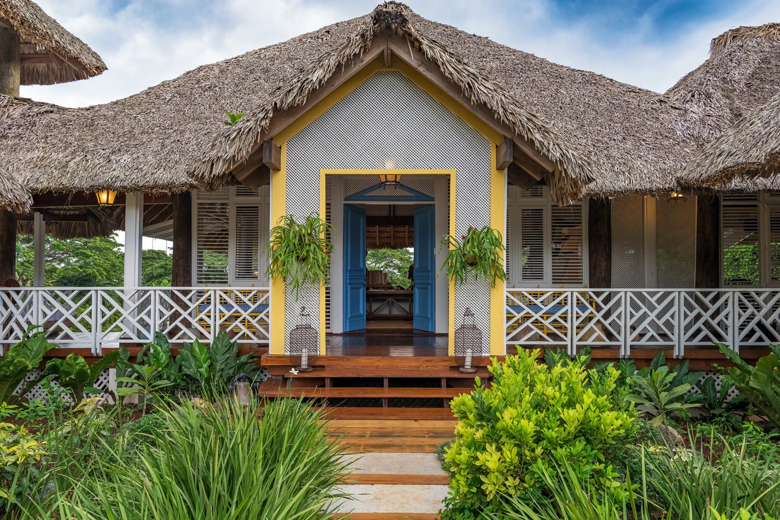 Serene Caribbean Retreat with Private Pool and Landscaped Garden — photograph 4