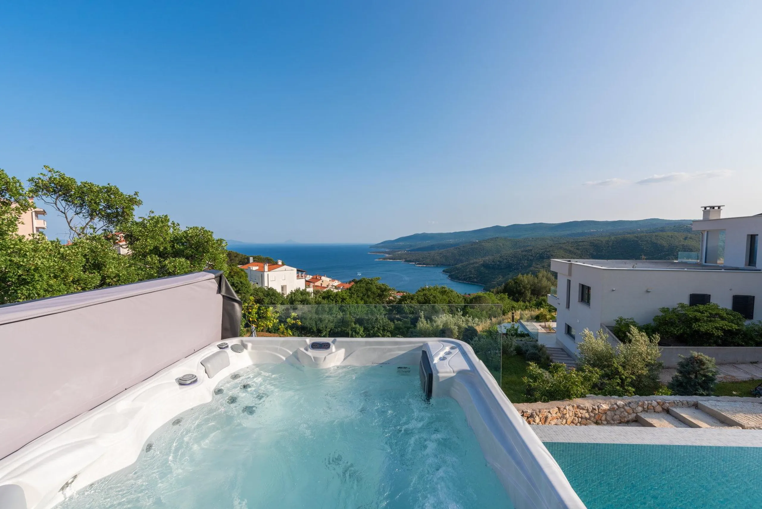 Majestic Elegant Villa with Pool and Panoramic View of the Sea — photograph 3