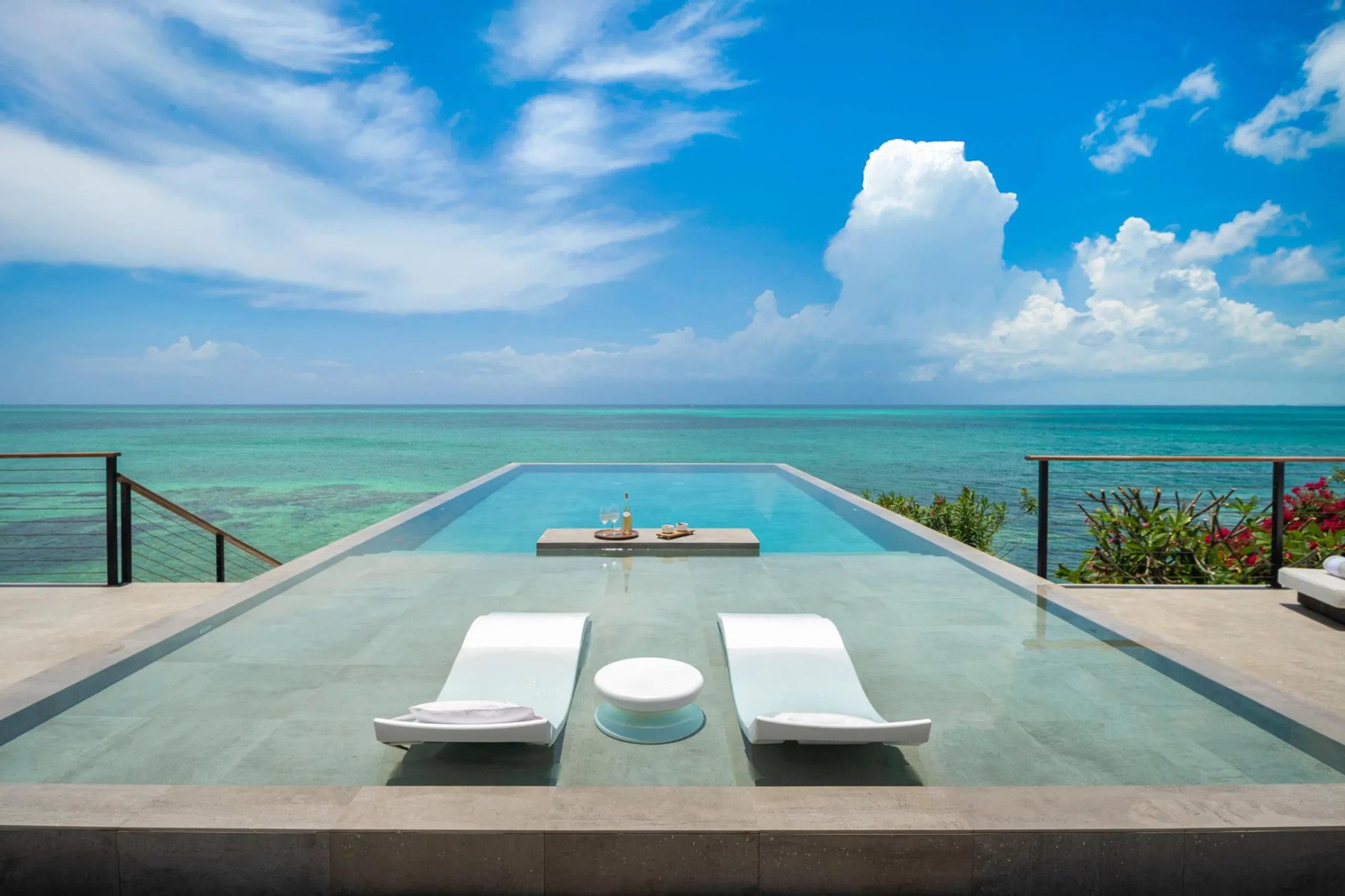 Oceanfront 5BR Estate with Private Pool & Private Ocean Access — photograph 4