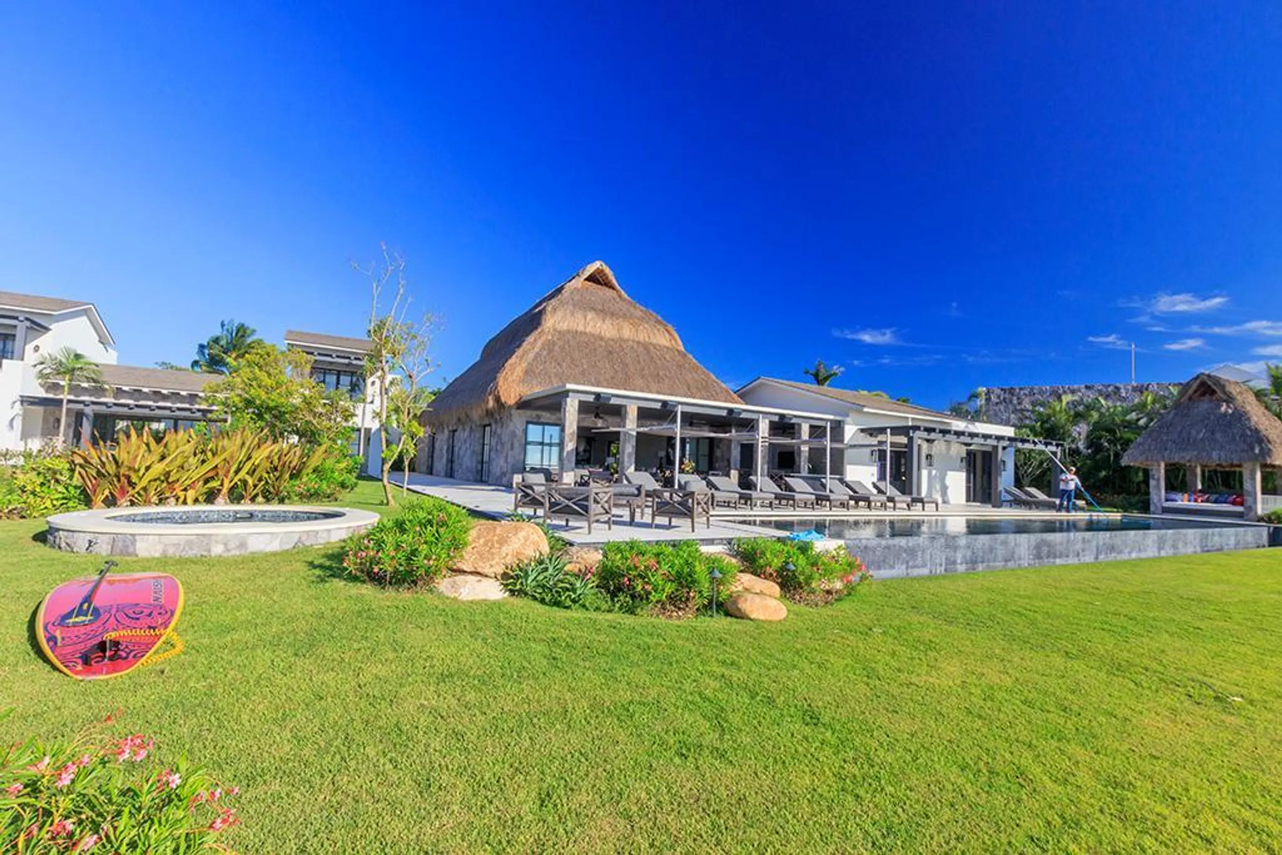 La Punta Beach Front Luxury Estate with Infinity Pool and Panoramic Ocean Views — photograph 7