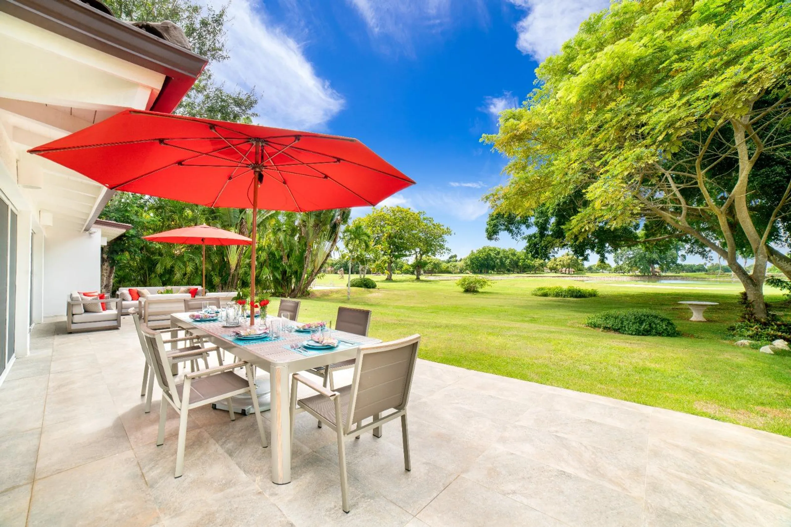 Posh Paradise Estate with Private Pool and Stunning Views — photograph 8