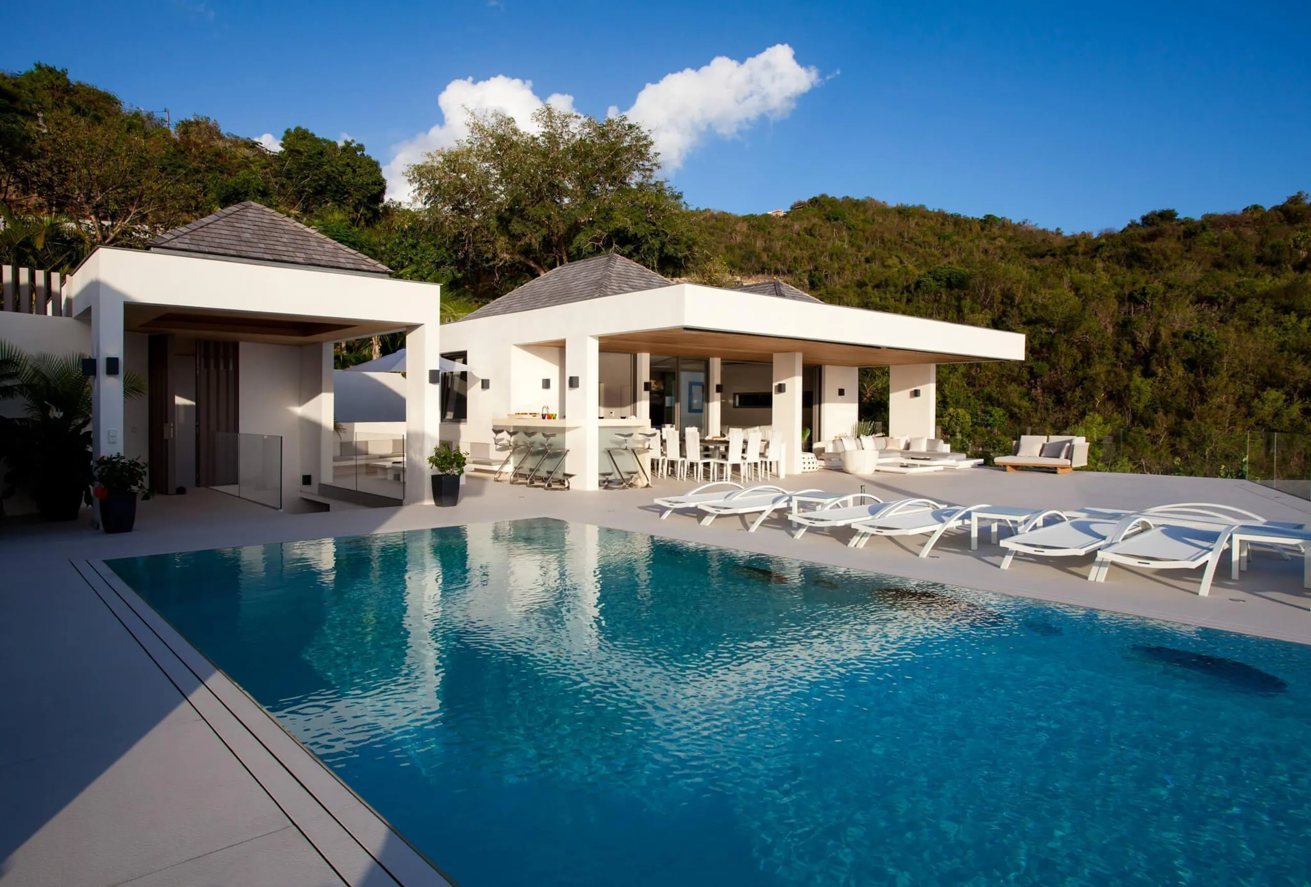 Elegant Seaview Villa with Infinity Pool, Views and Private Zen Garden — photograph 3