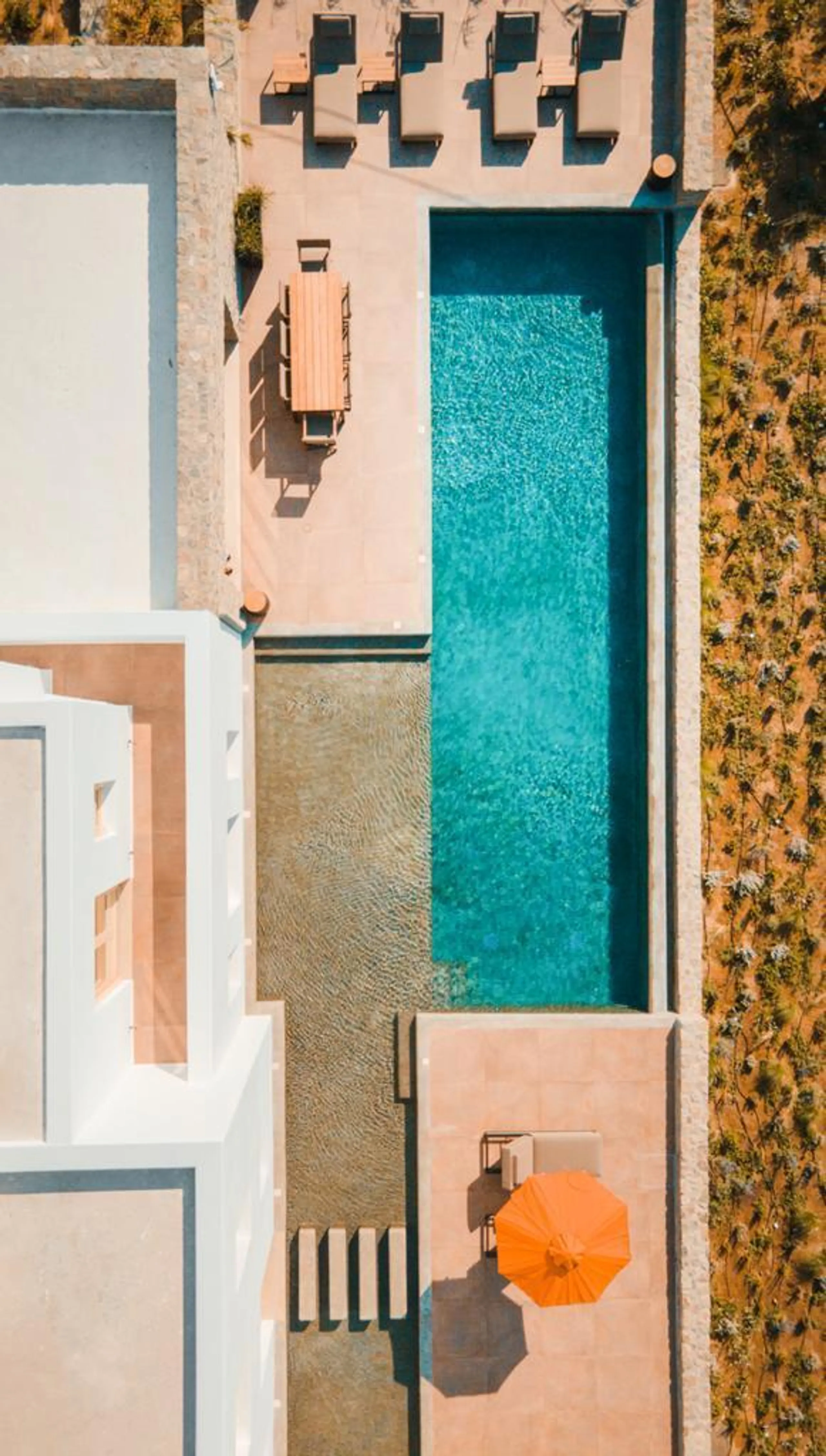 Spacious and Luxuriously Furnished Villa in Mykonos Offering Stunning Views of Aegean Sea — photograph 8
