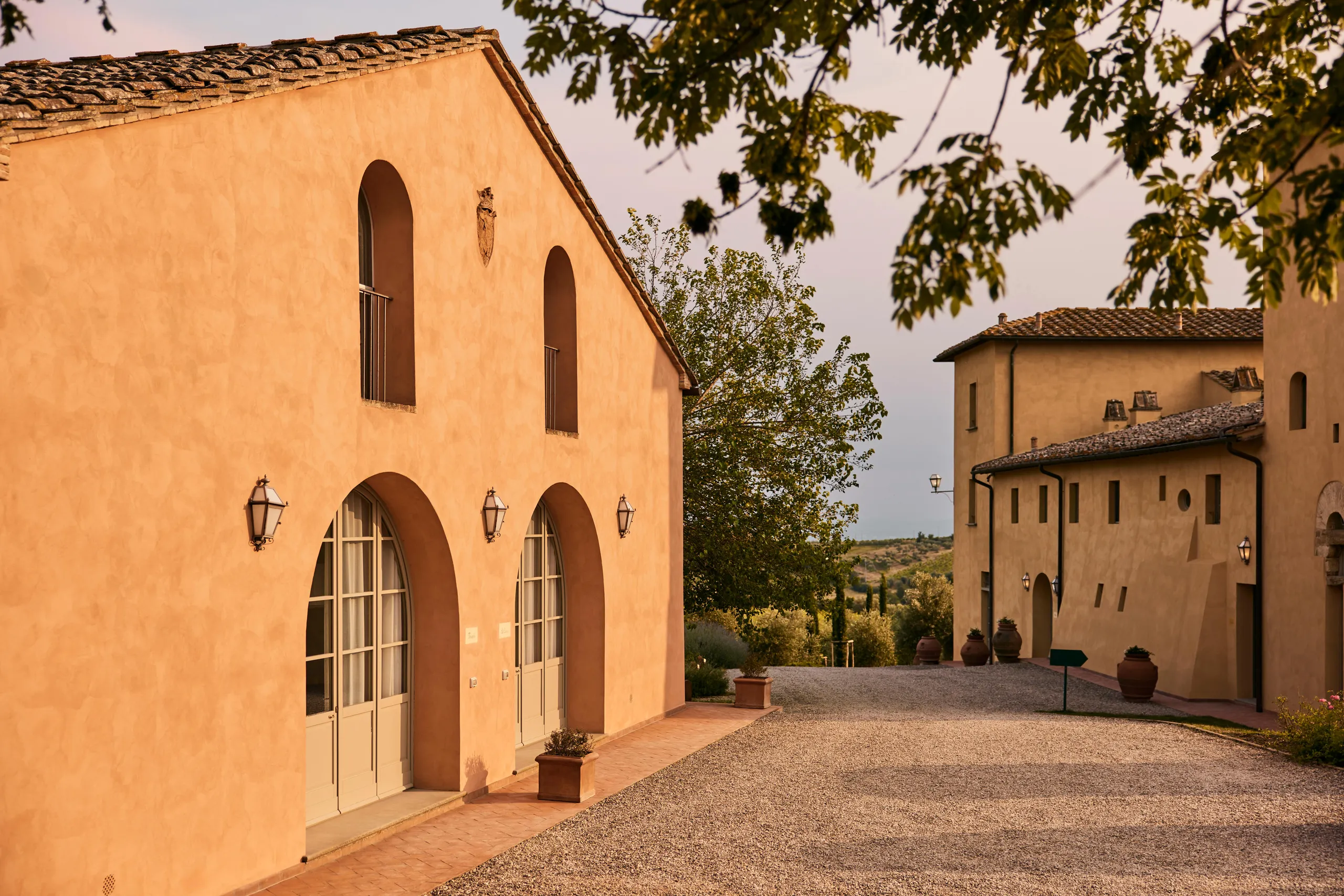 Tuscany Farmhouse Estate with Crystalline Pool and Gorgeous Views — photograph 3