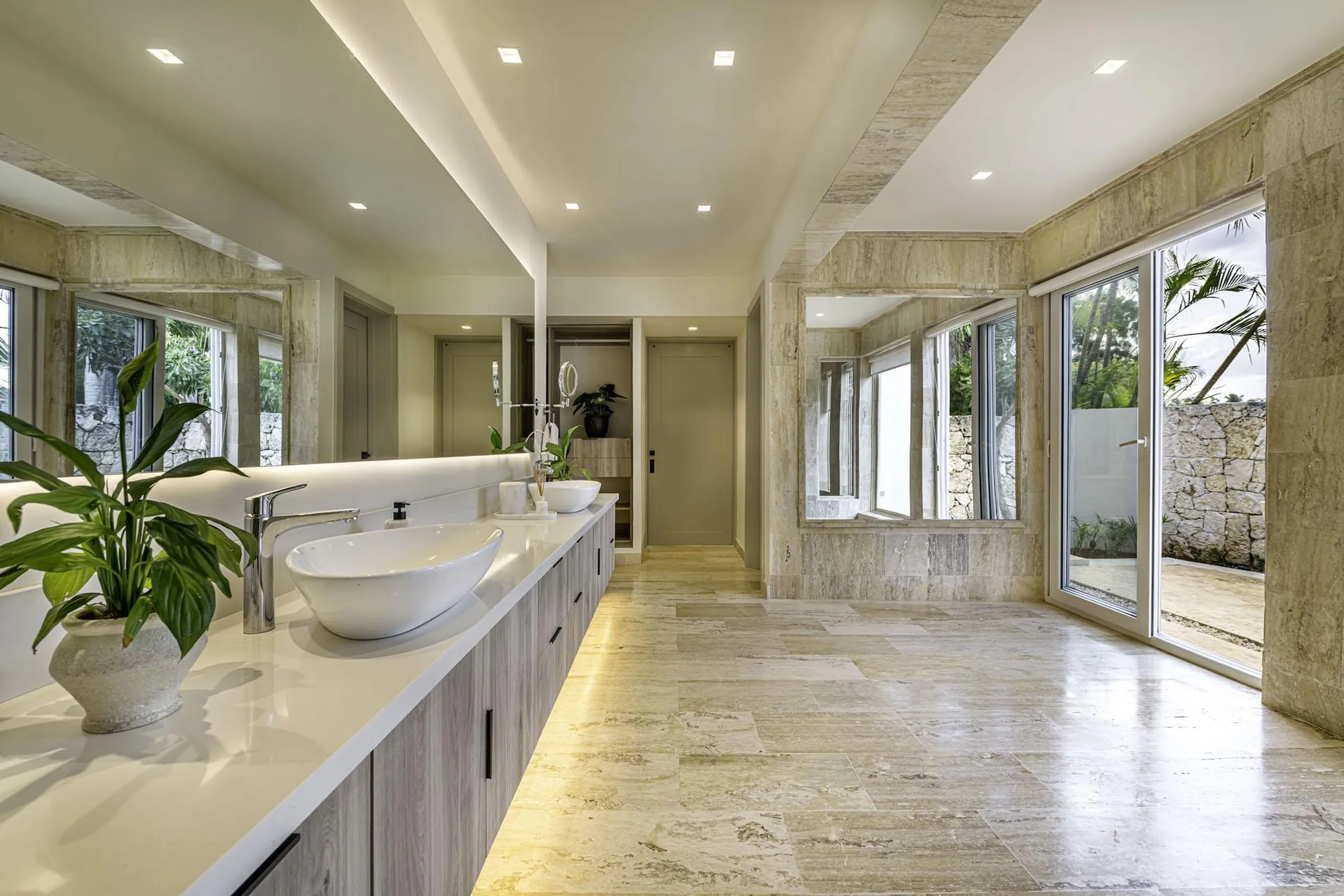 Enchanting Modern Villa with Private Pool, Terrace and 270-Degree Golf Course Views — photograph 10