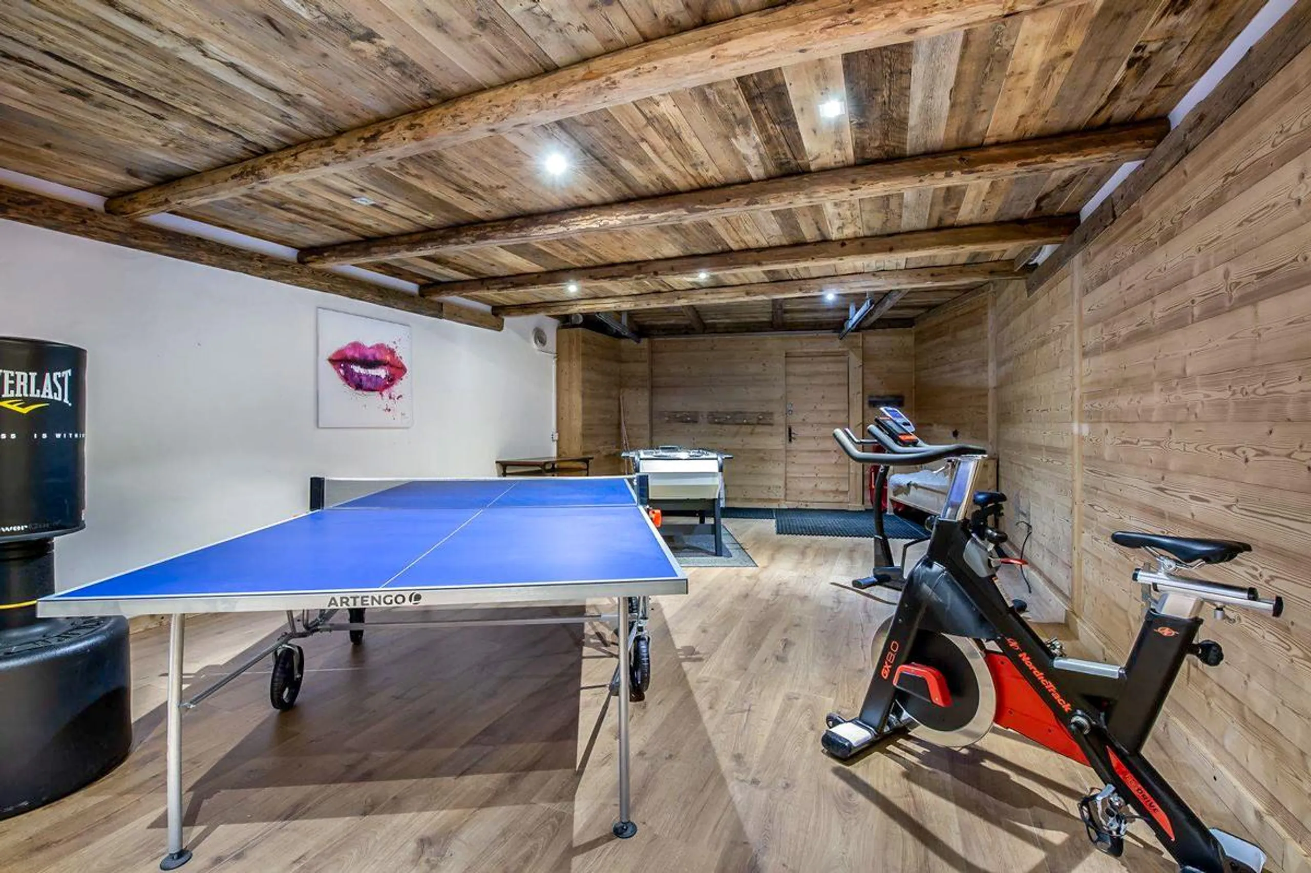 Charming Chalet in Val d’Isere with Stunning Mountain Views — photograph 8