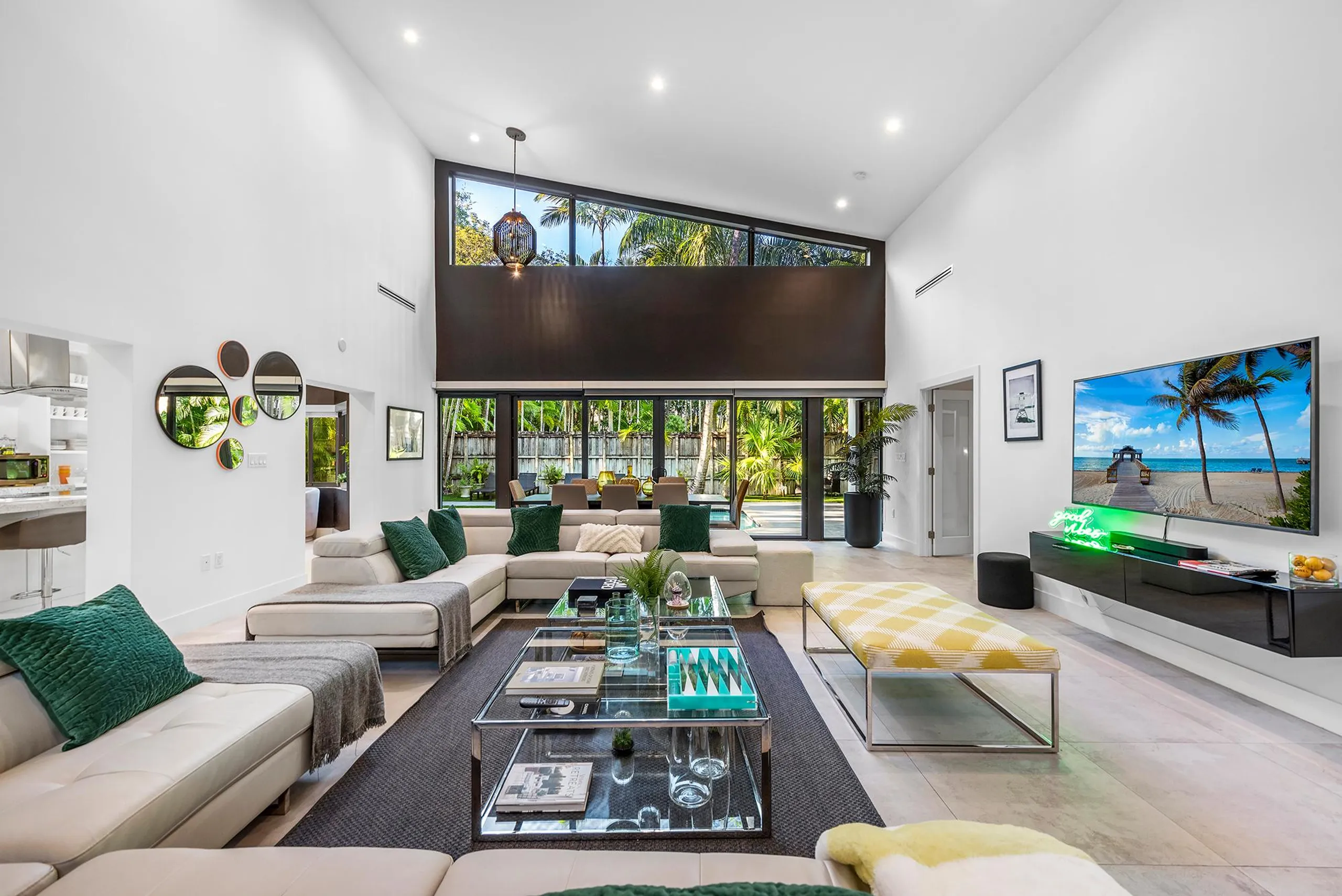 Coral Haven Modern Luxe Estate with Private Pool — photograph 6