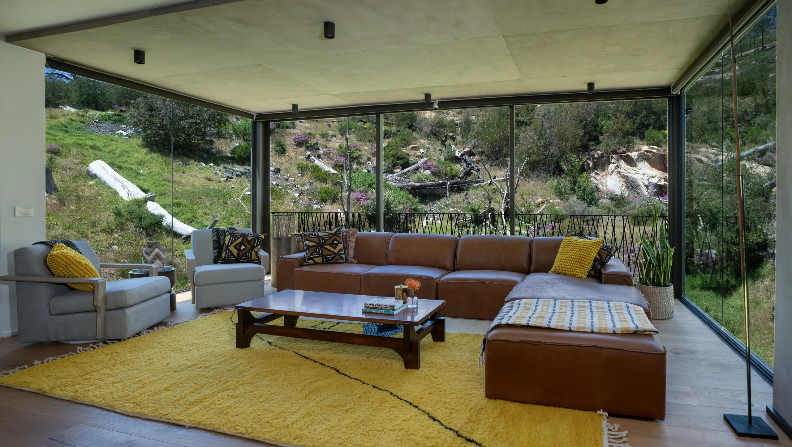 Enchanting Family Villa with Private Pool, Table Mountain and Majestic Lion’s Head Views — photograph 4