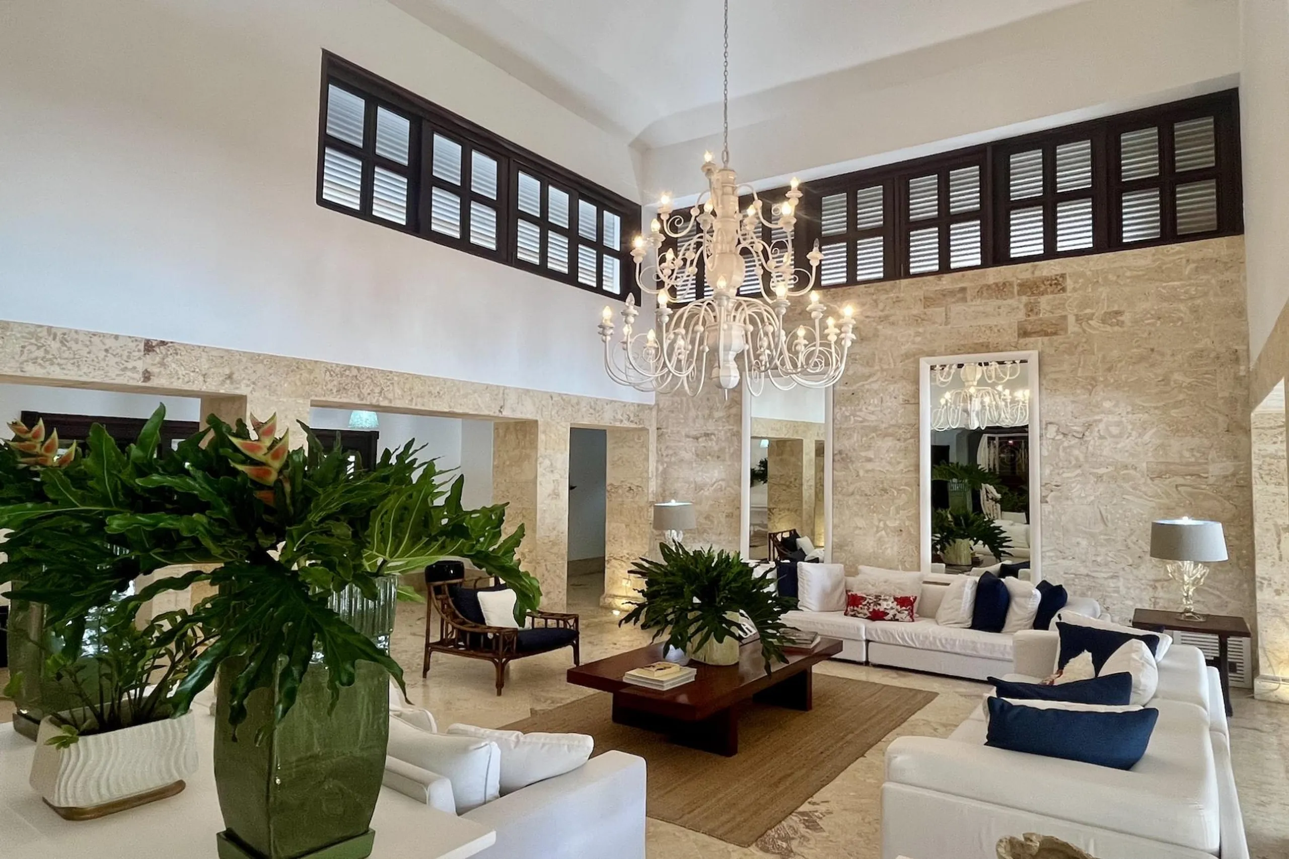 Majestic Grand Villa with Private Pool and Par-3 Golf Hole — photograph 9