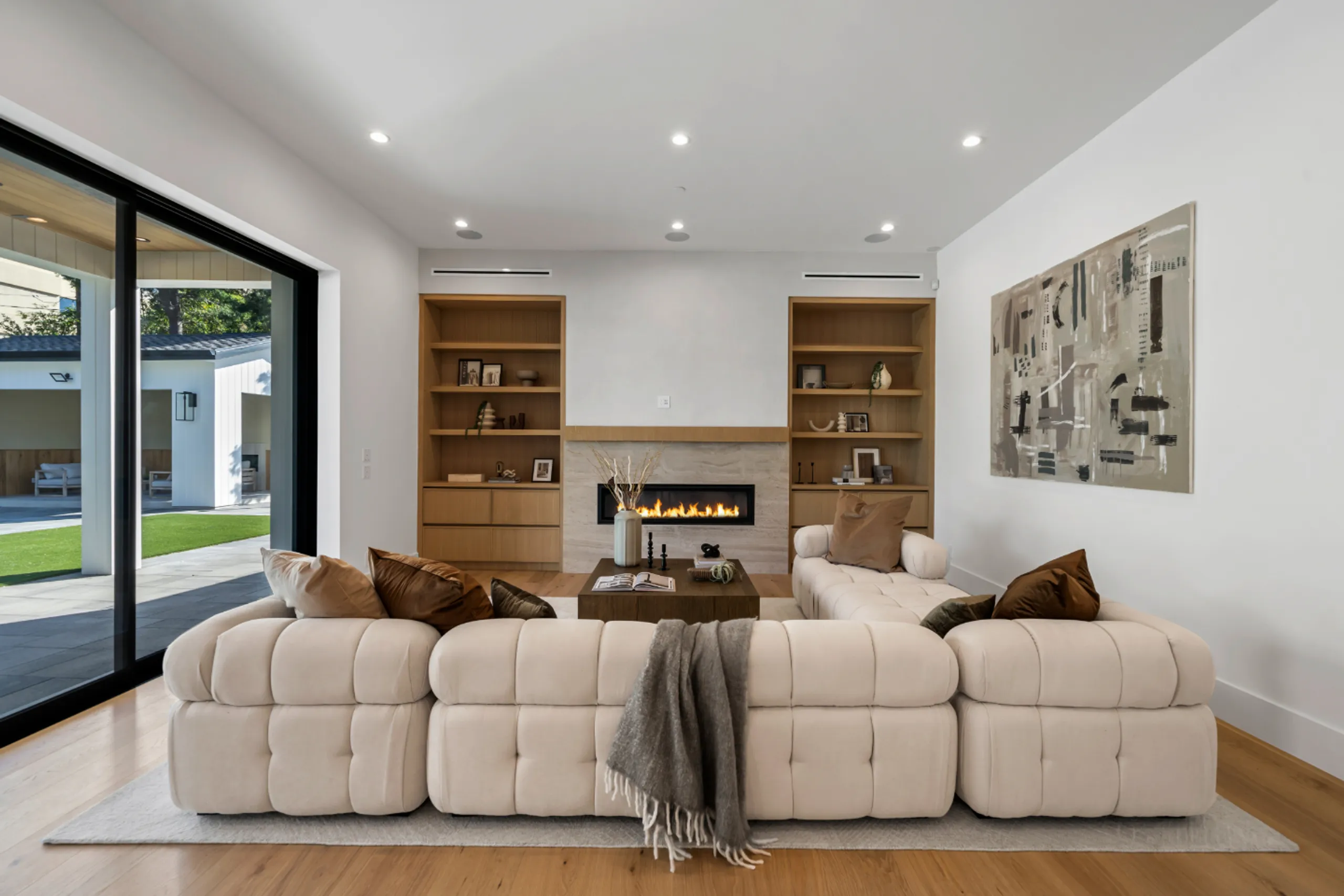 Outstanding Valley Villa with Home Theater — photograph 3