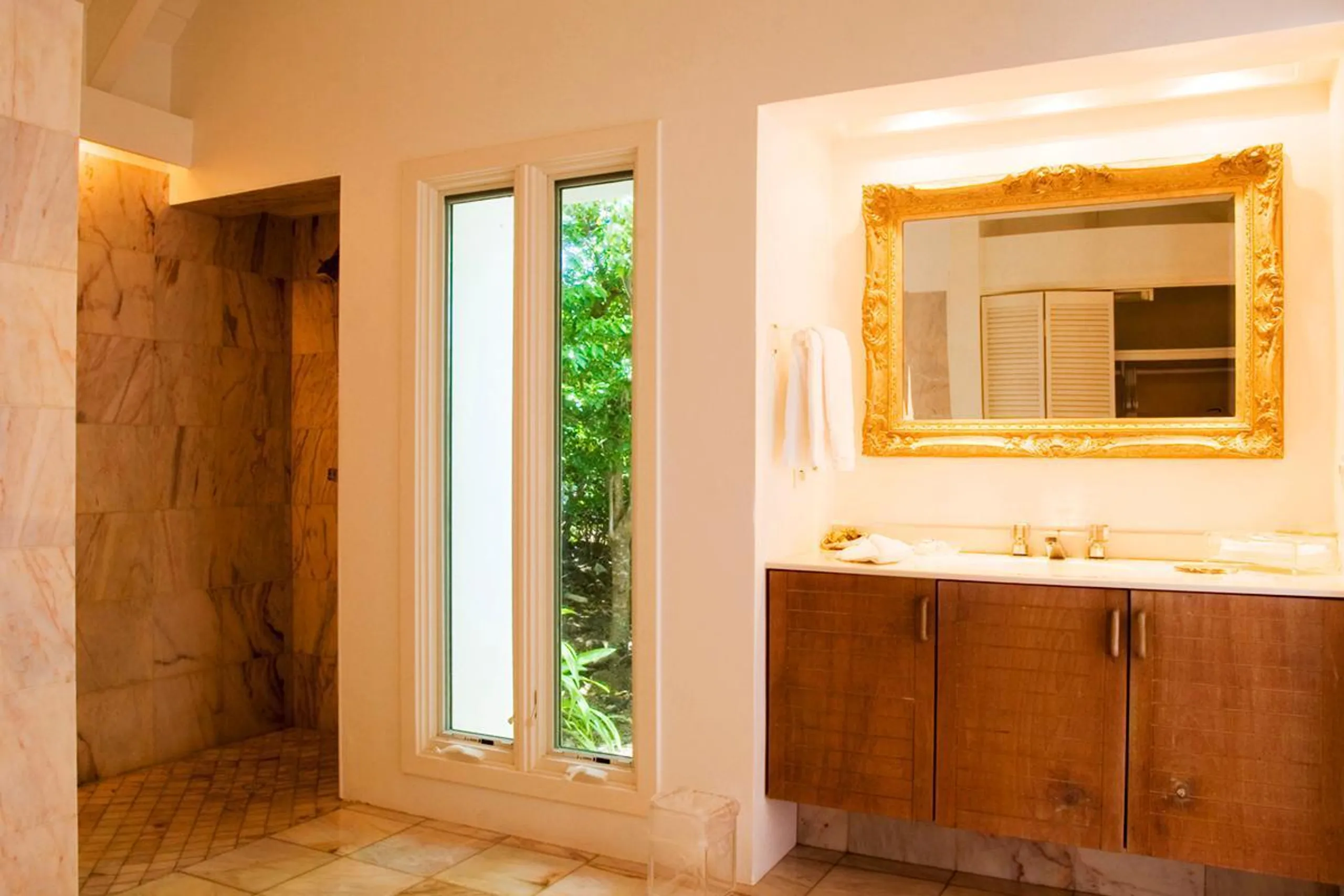 Rejuvenating Seaview Villa with Private Pool and Walks to Beach — photograph 9
