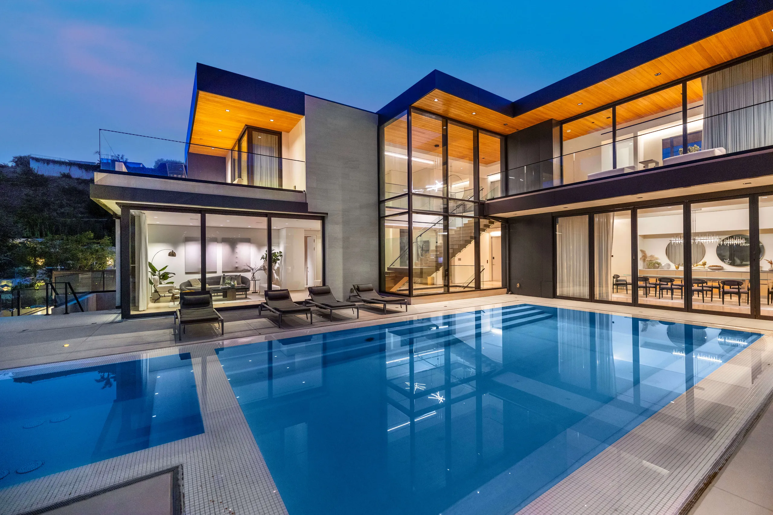 Modern Luxe Beverly Hills Estate with Infinity Pool and Panoramic Views — photograph 6